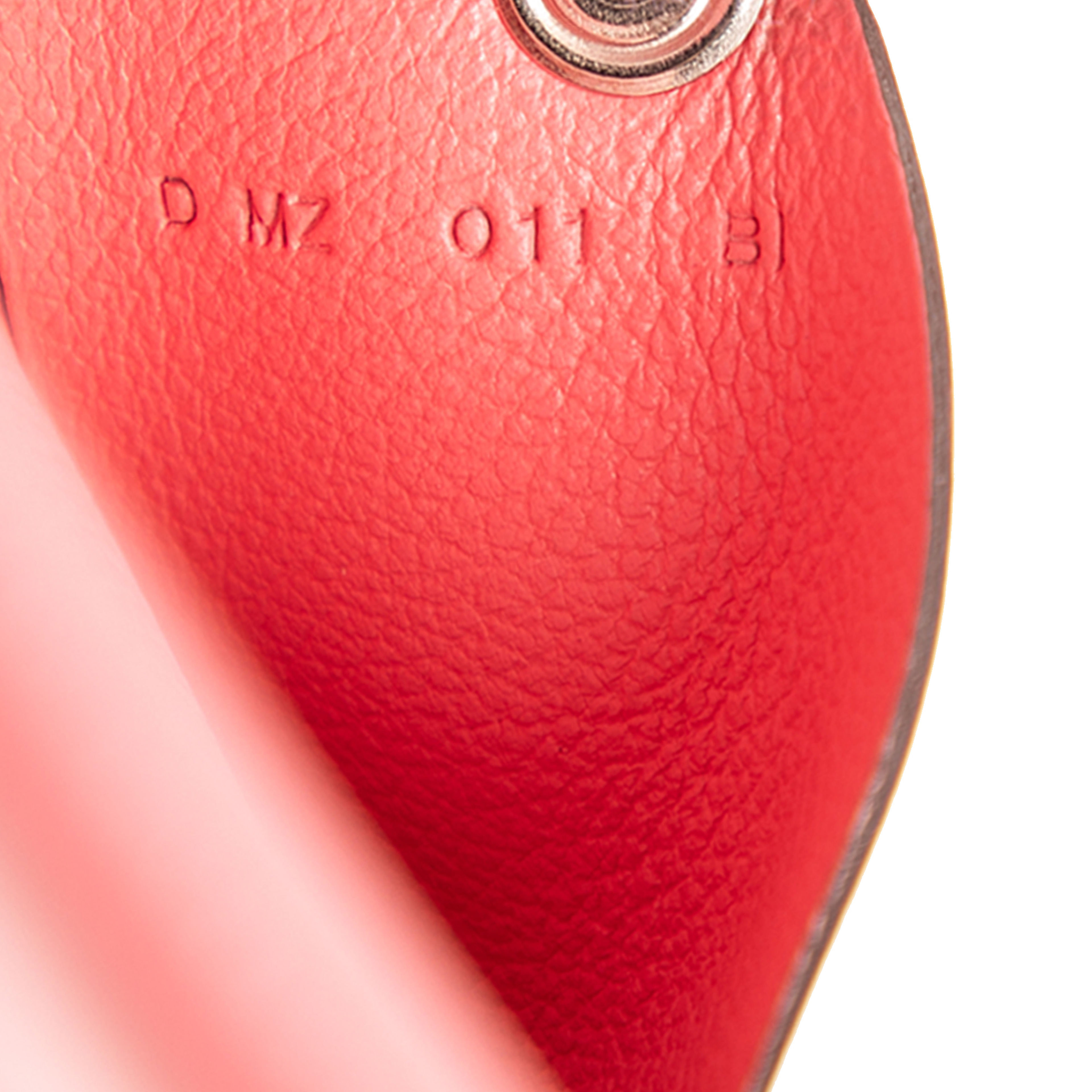 Hermès Chevre Mysore Calvi Card Holder, från Luxclusif, i färgen pink. Klicka för att öppna bilden i stort format