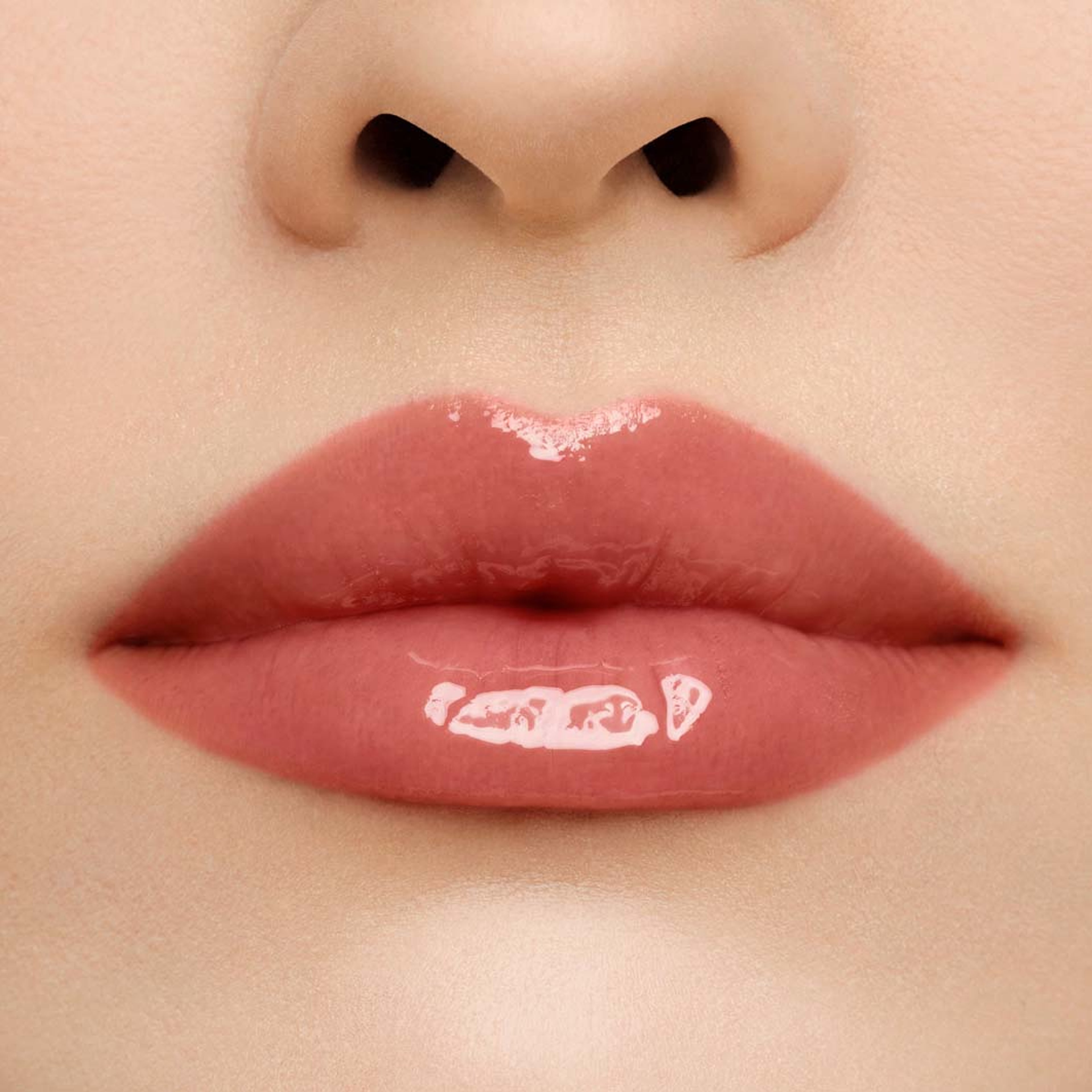 Kiss Kiss Bee Glow Oil, från Guerlain, i färgen Dahlia. Klicka för att öppna bilden i stort format