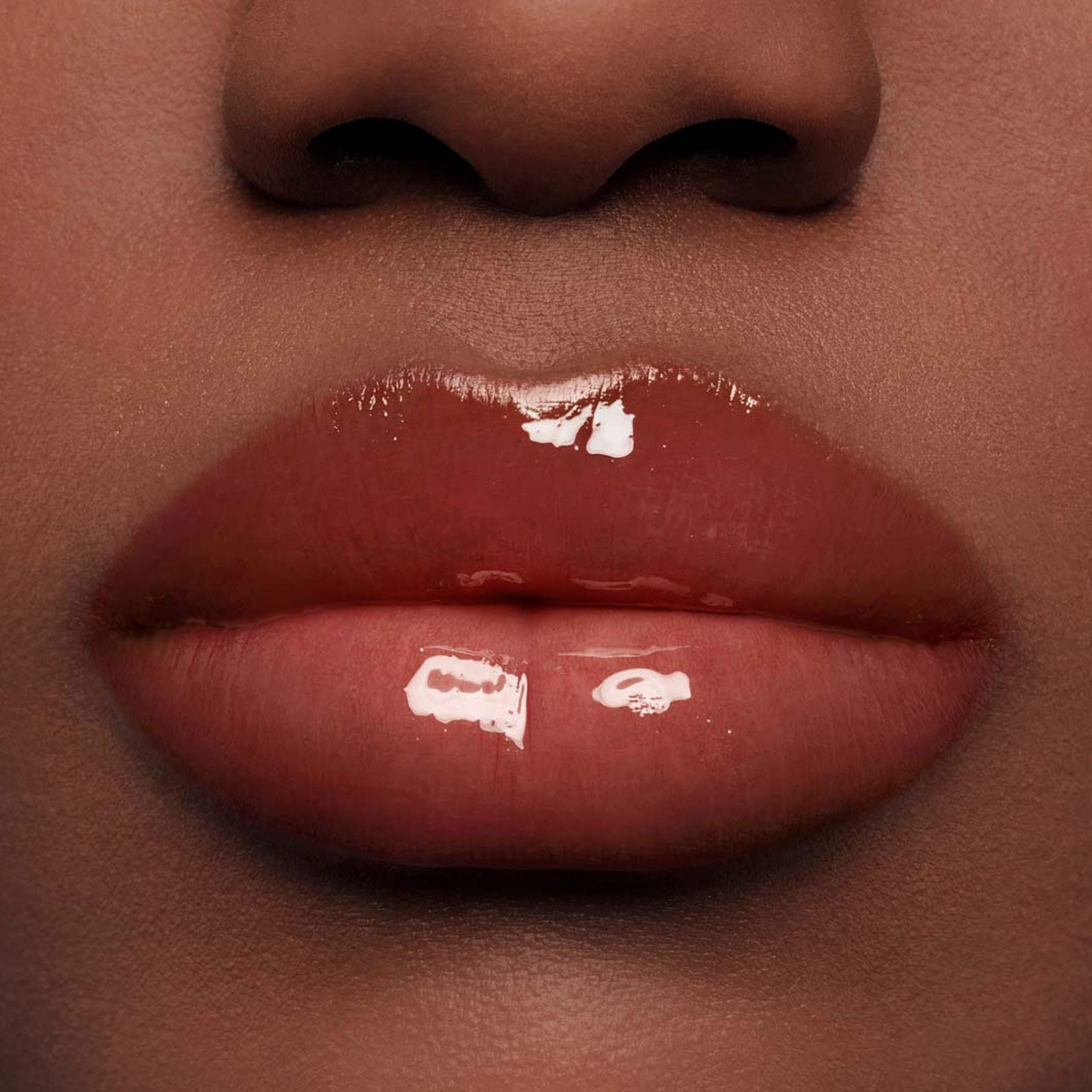 Kiss Kiss Bee Glow Oil, från Guerlain, i färgen Dahlia. Klicka för att öppna bilden i stort format