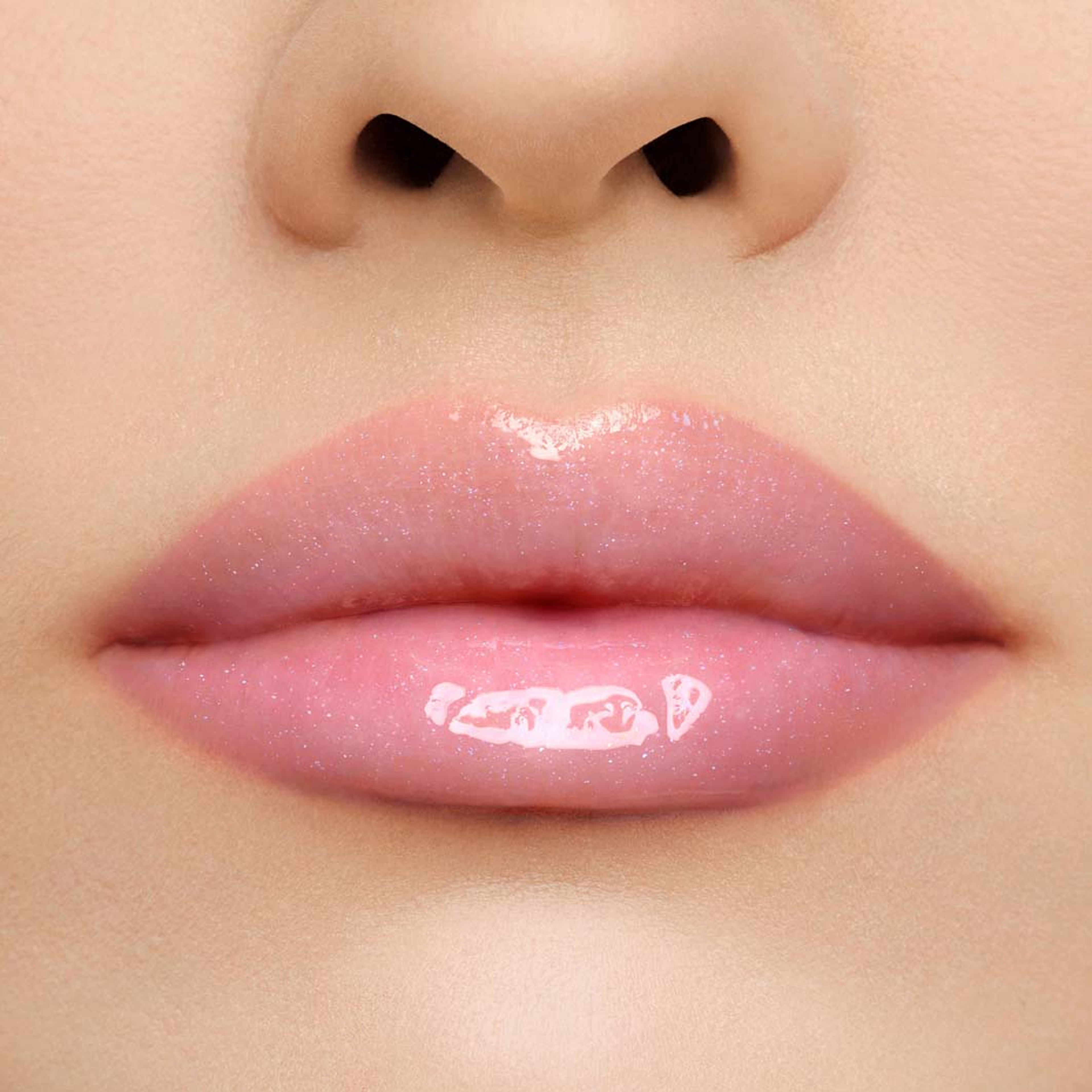 Kiss Kiss Bee Glow Plump, från Guerlain, i färgen Cool. Klicka för att öppna bilden i stort format