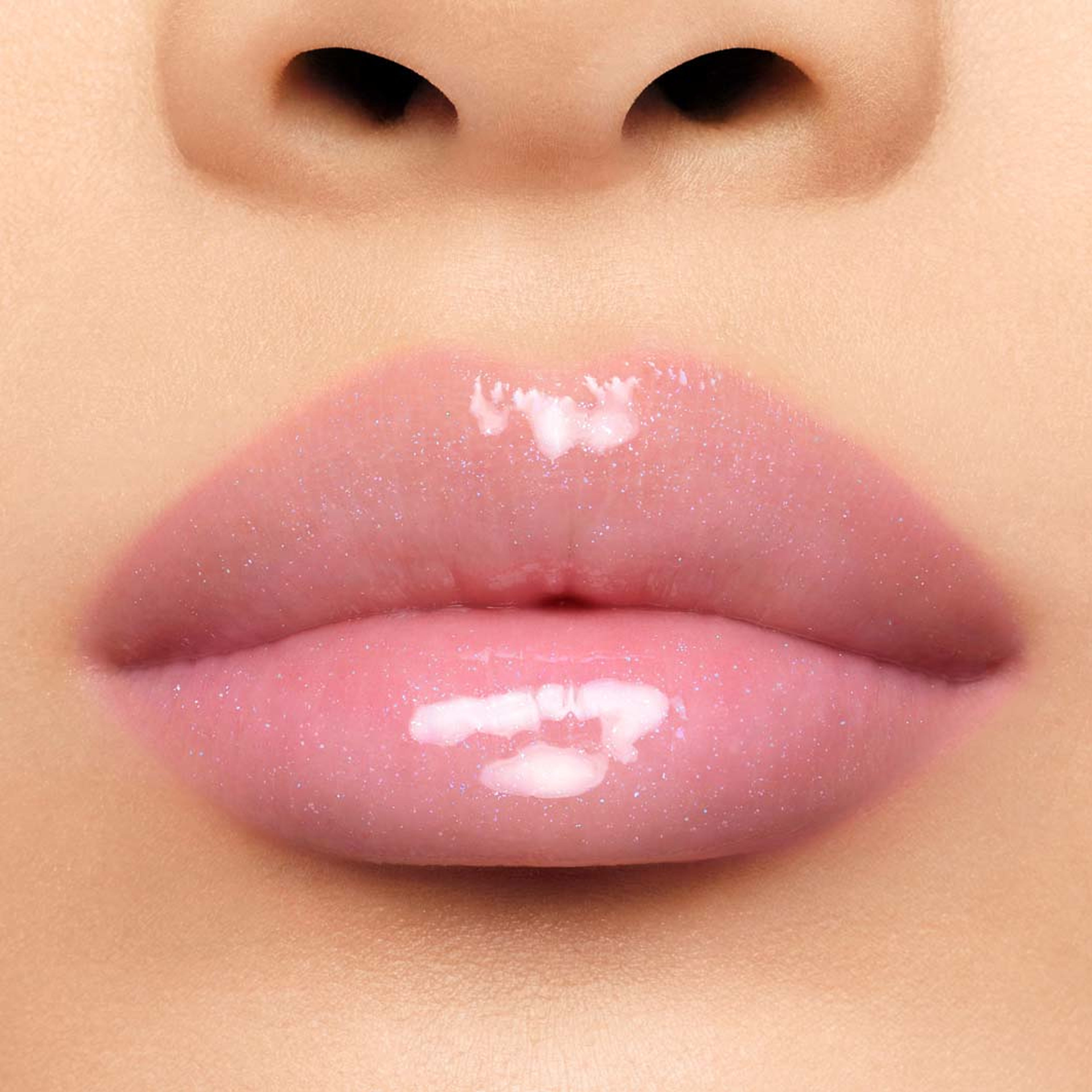 Kiss Kiss Bee Glow Plump, från Guerlain, i färgen Cool. Klicka för att öppna bilden i stort format