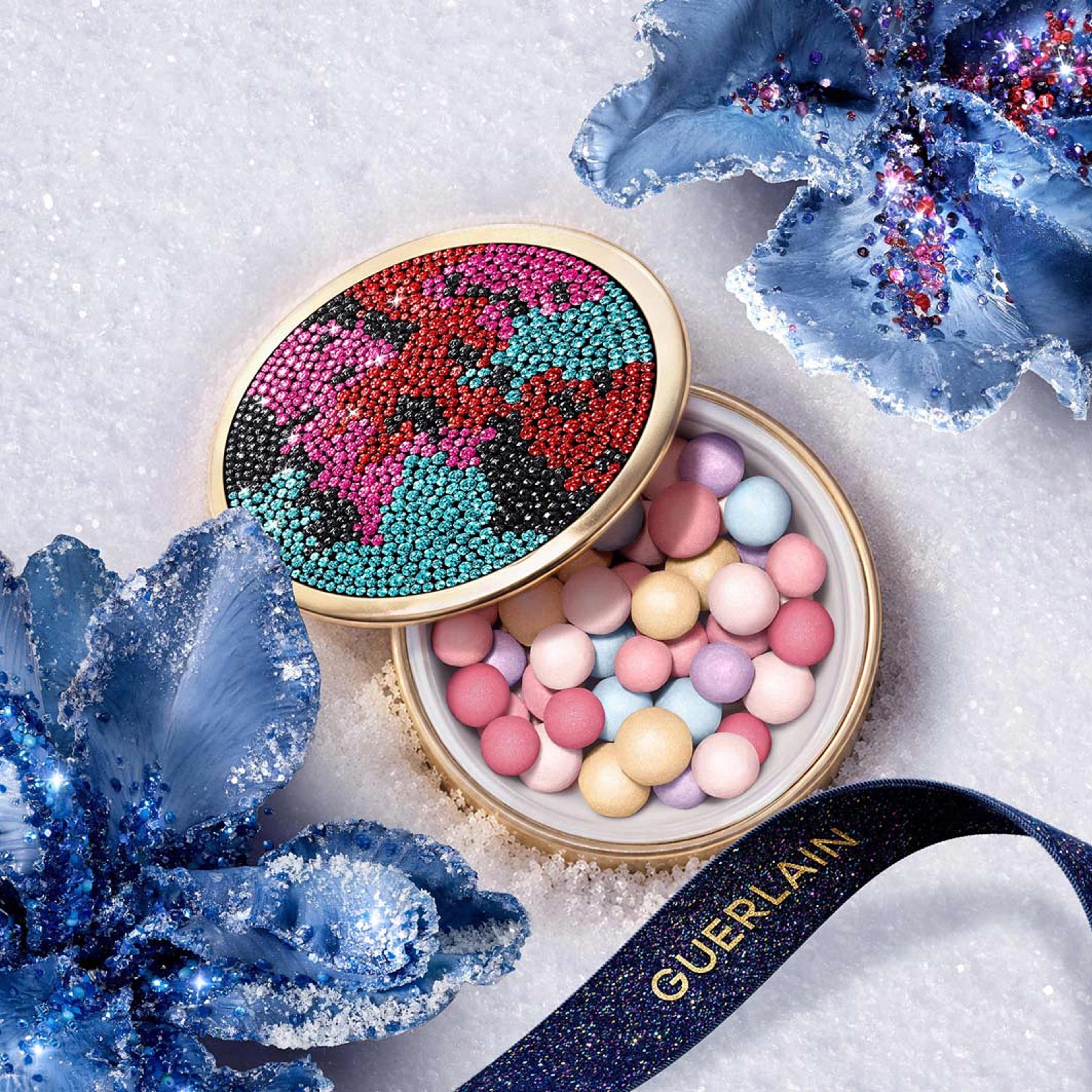 Météorites Light Revealing Pearls Of Powder - Limited Edition, från Guerlain, i färgen Dreamlight. Klicka för att öppna bilden i stort format
