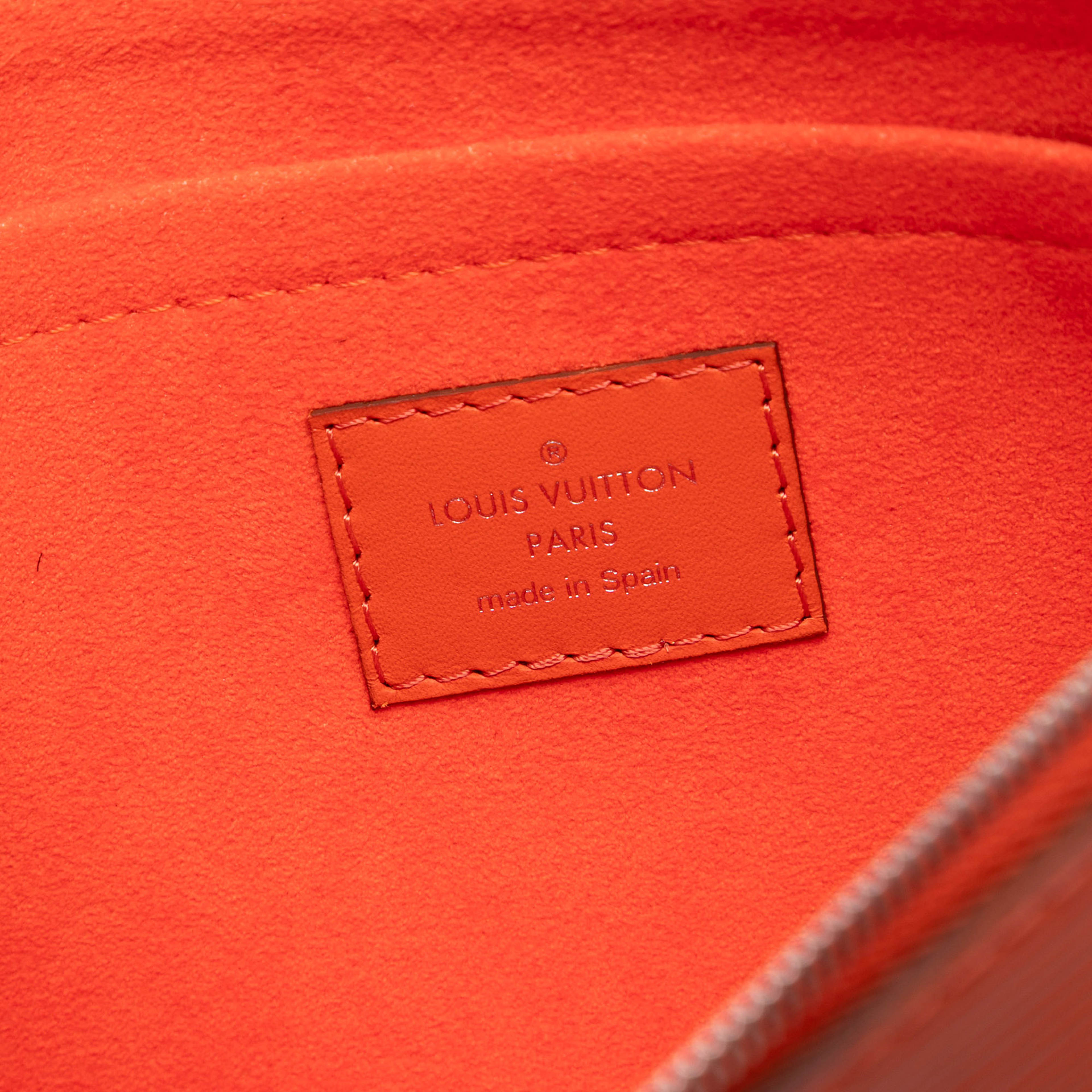 Louis Vuitton Epi Neverfull Pouch, från Luxclusif, i färgen orange. Klicka för att öppna bilden i stort format