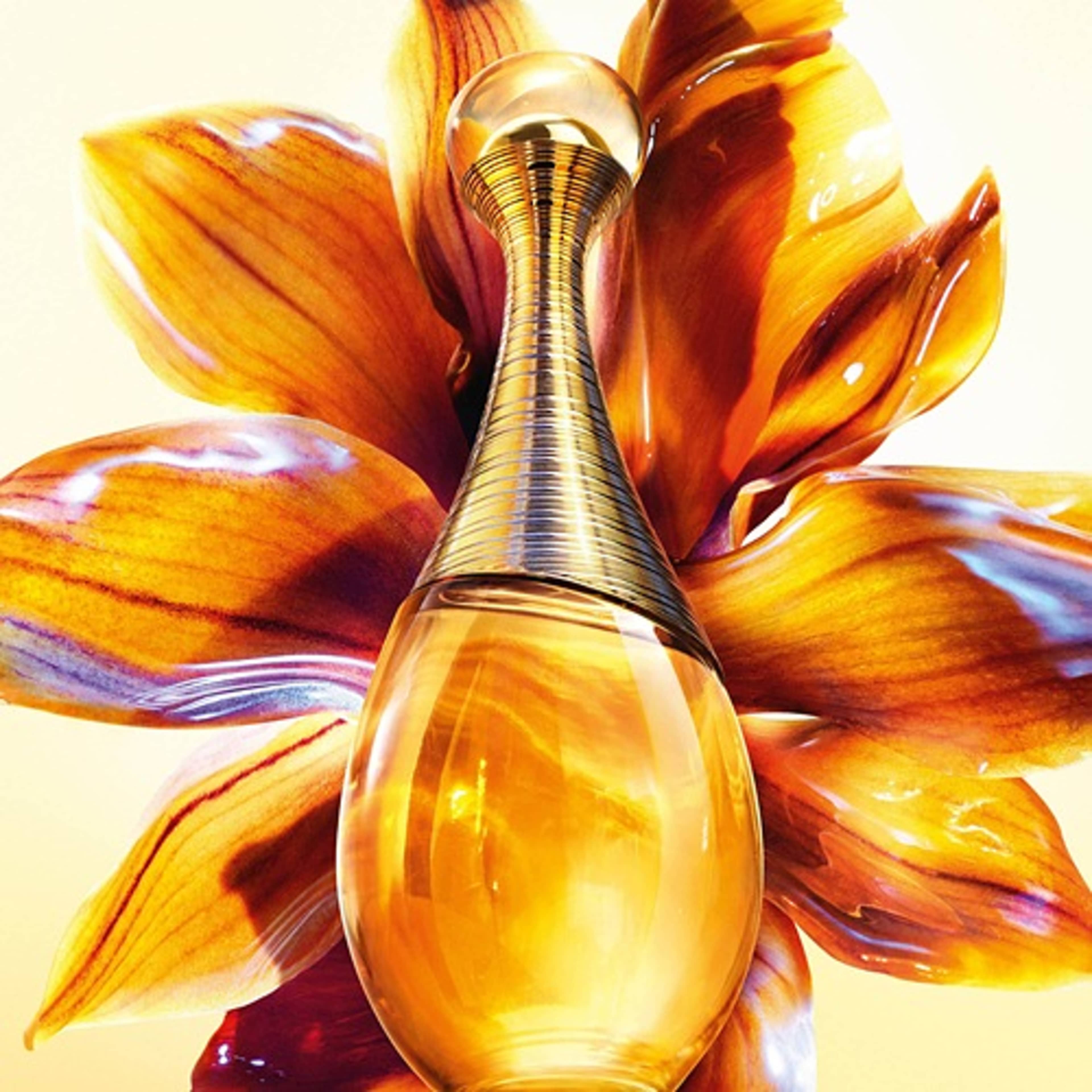 J'adore Intense Parfum, från DIOR. Klicka för att öppna bilden i stort format