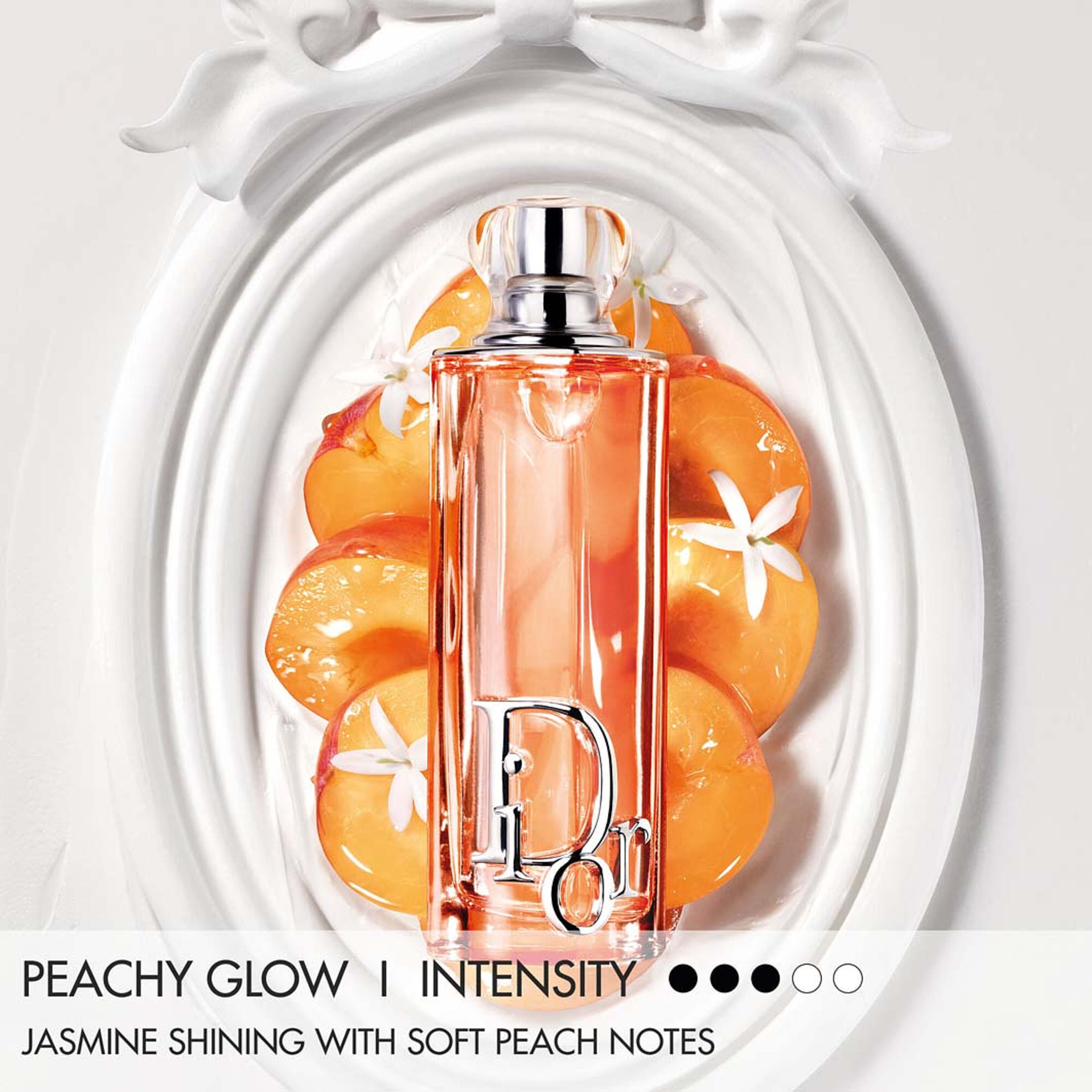Dior Addict Peachy Glow Eau de parfum, från DIOR. Klicka för att öppna bilden i stort format