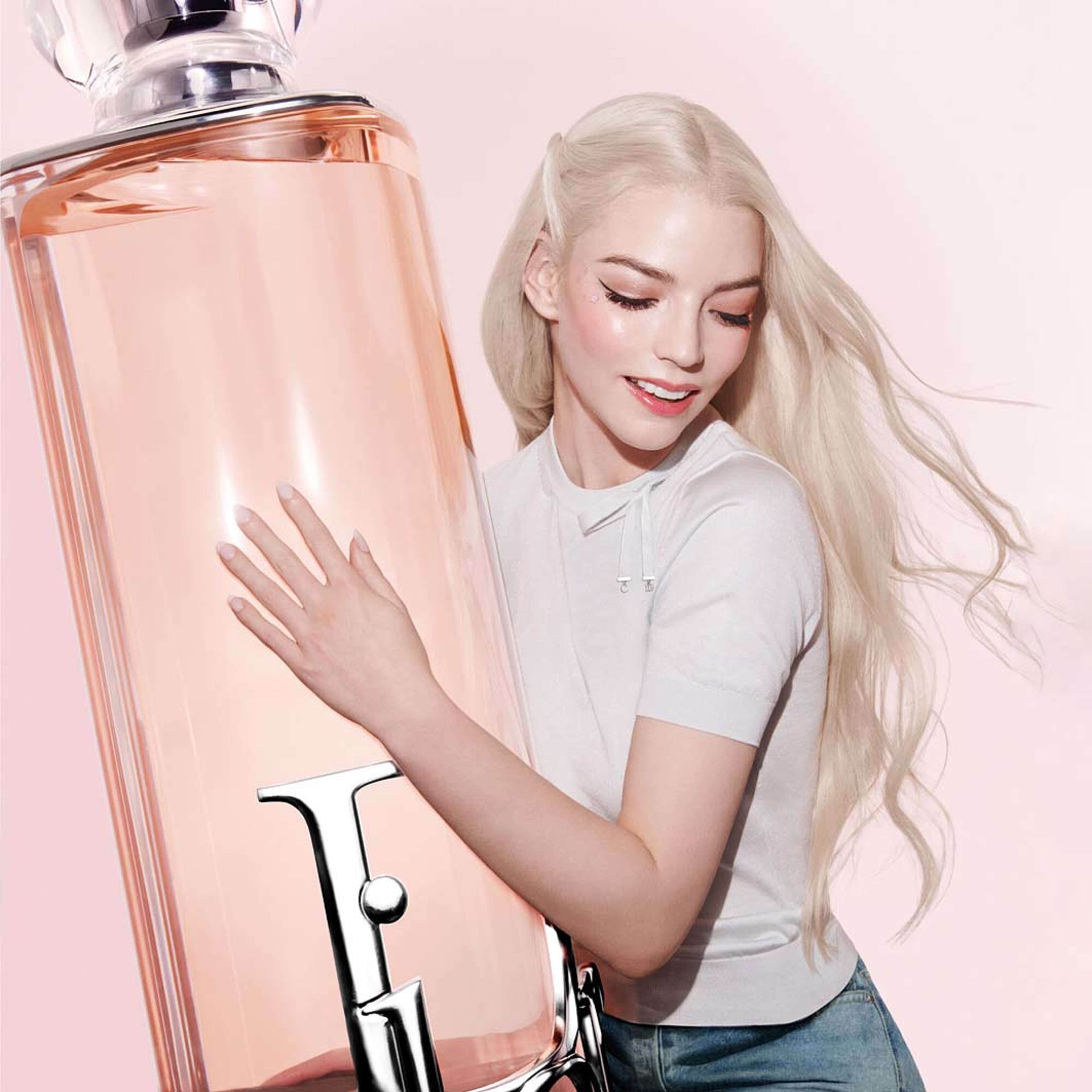 Dior Addict Peachy Glow Eau de parfum, från DIOR. Klicka för att öppna bilden i stort format