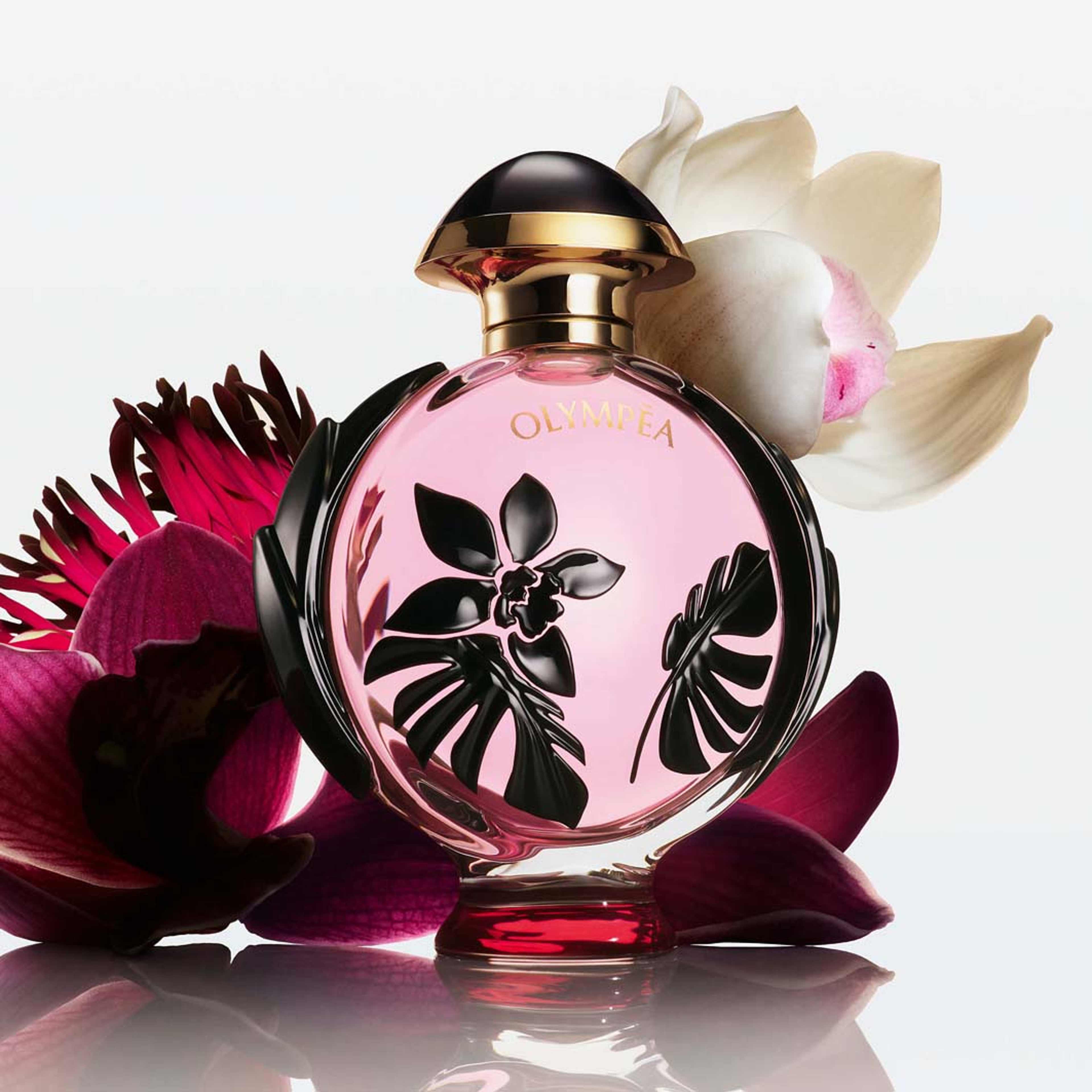 Olympea Flora Eau De Parfum, från Rabanne. Klicka för att öppna bilden i stort format