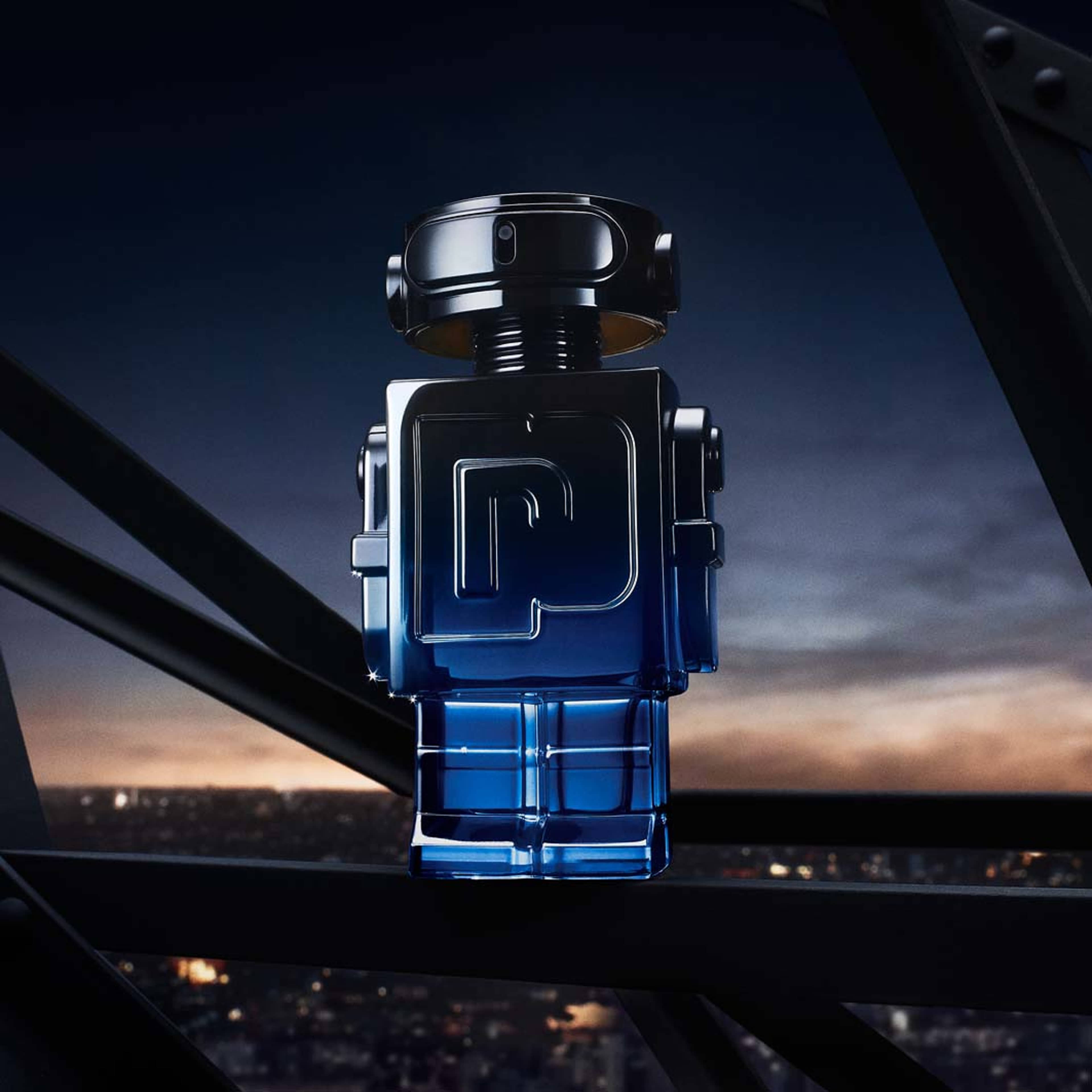 Phantom Intense Eau de parfum refillable, från Rabanne. Klicka för att öppna bilden i stort format