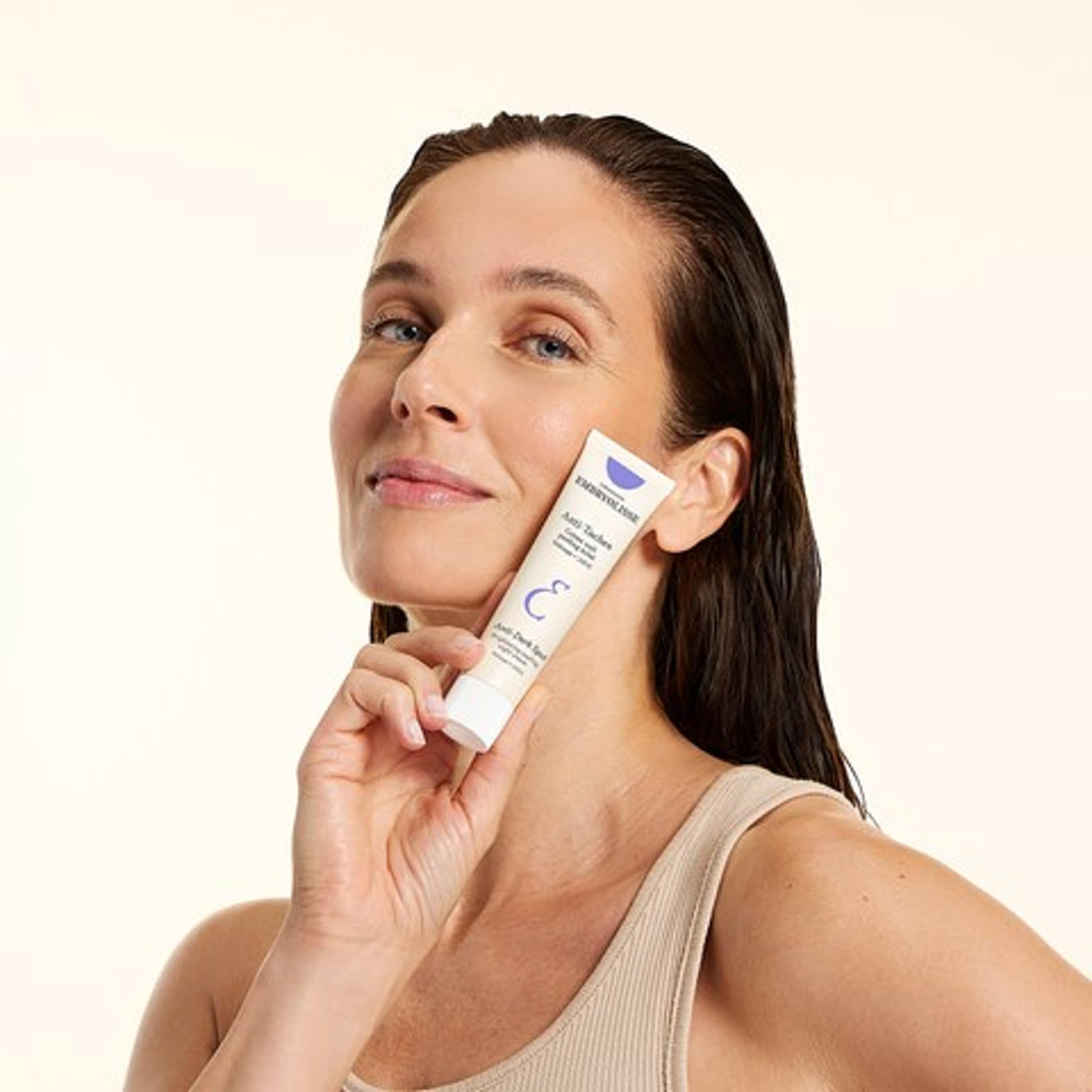 Brightening Dark Spot Night Peeling, från Embryolisse. Klicka för att öppna bilden i stort format