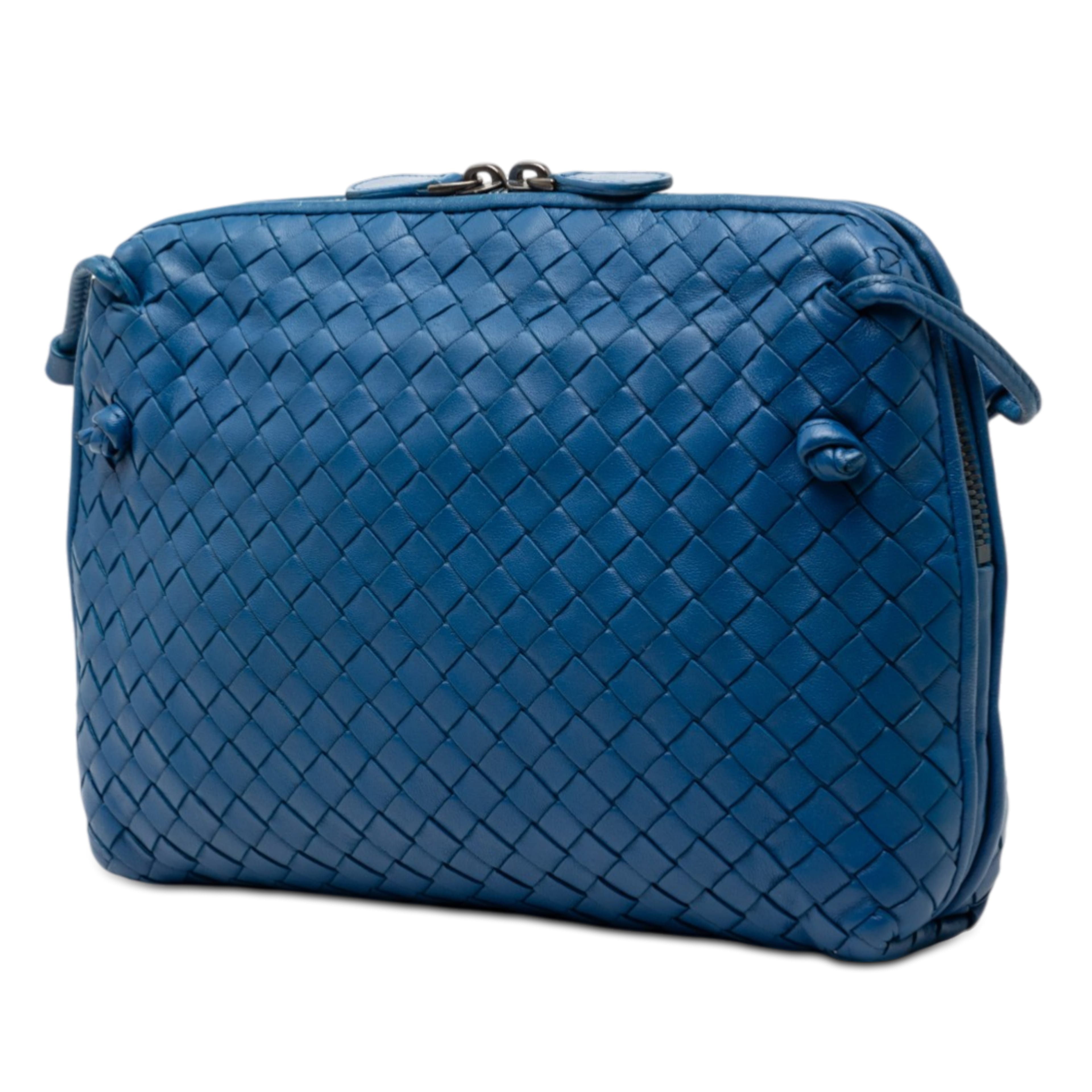 Bottega Veneta Nappa Intrecciato Nodini Crossbody, från Luxclusif, i färgen blue. Klicka för att öppna bilden i stort format