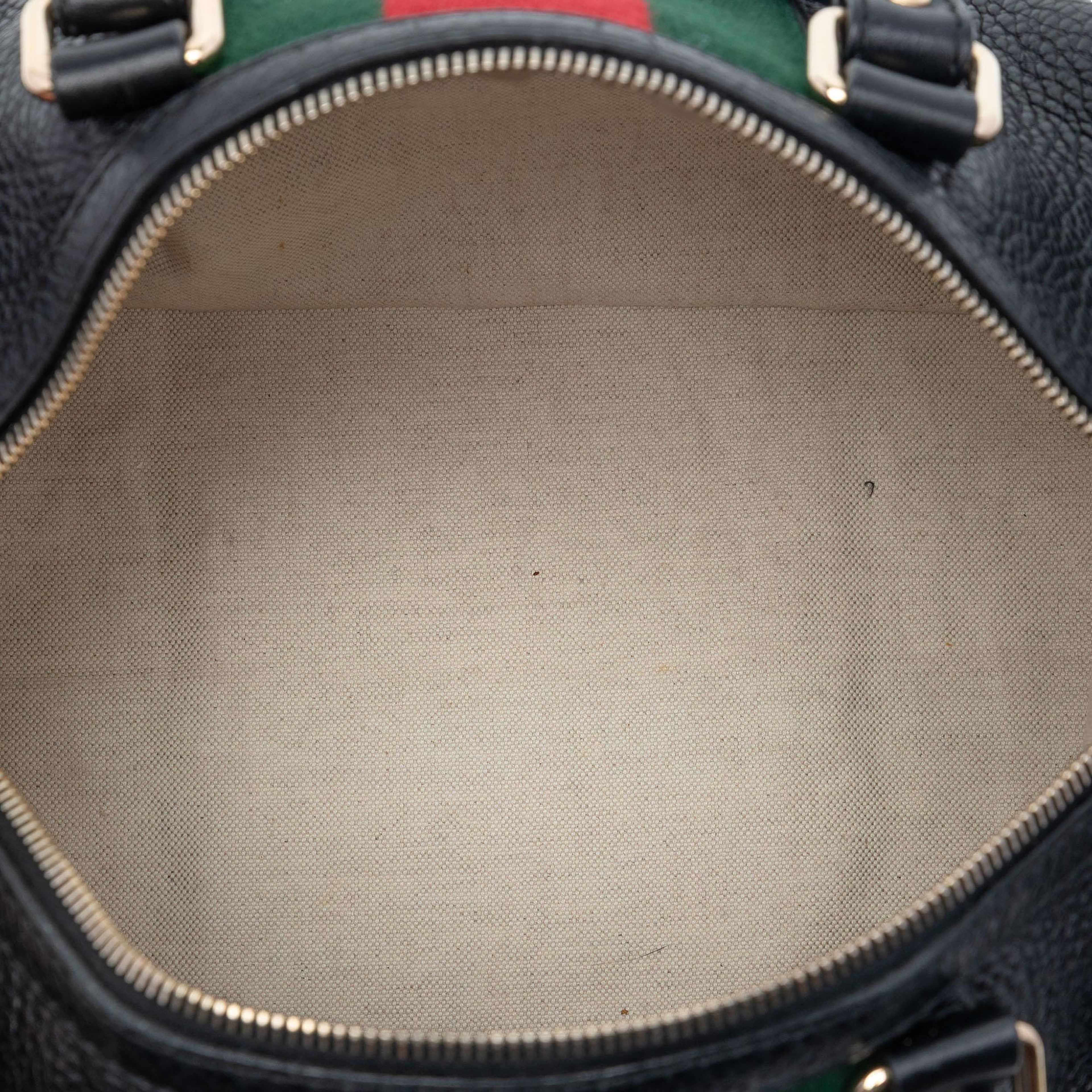 Gucci Medium Calfskin Web Joy Boston Bag, från Luxclusif, i färgen black. Klicka för att öppna bilden i stort format