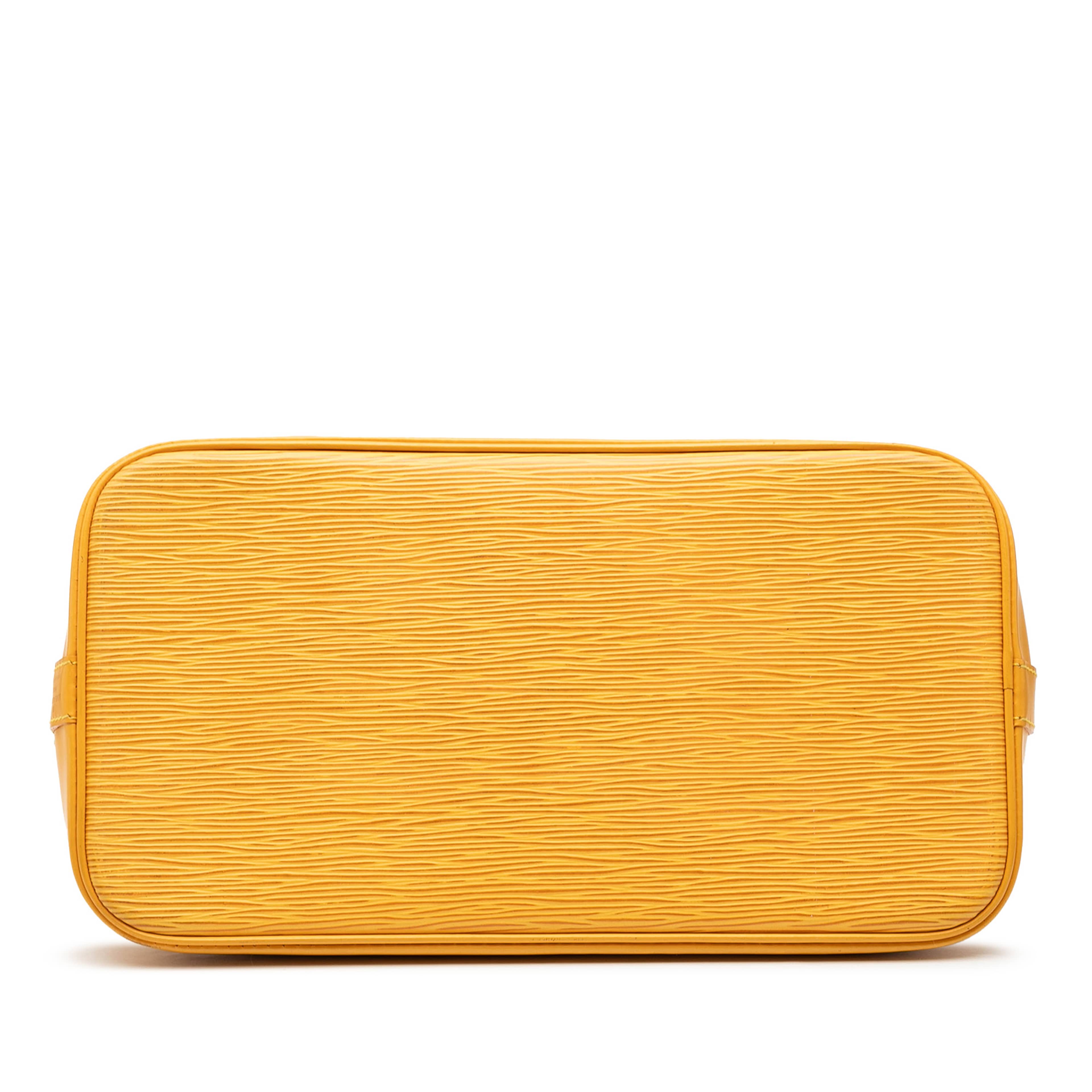 Louis Vuitton Epi Alma Pm, från Luxclusif, i färgen yellow. Klicka för att öppna bilden i stort format