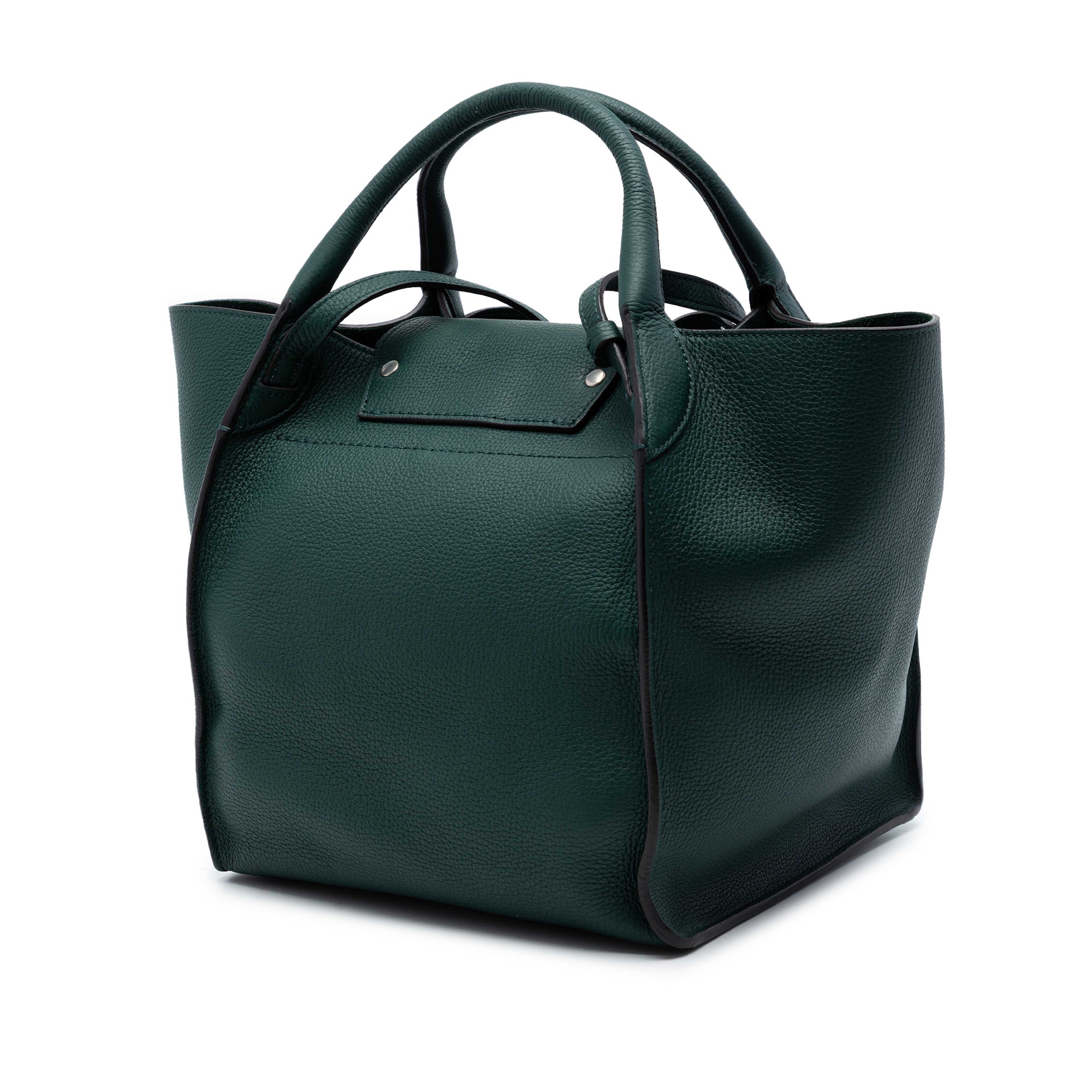 Celine Small Grained Calfskin Big Bag, från Luxclusif, i färgen dark green. Klicka för att öppna bilden i stort format