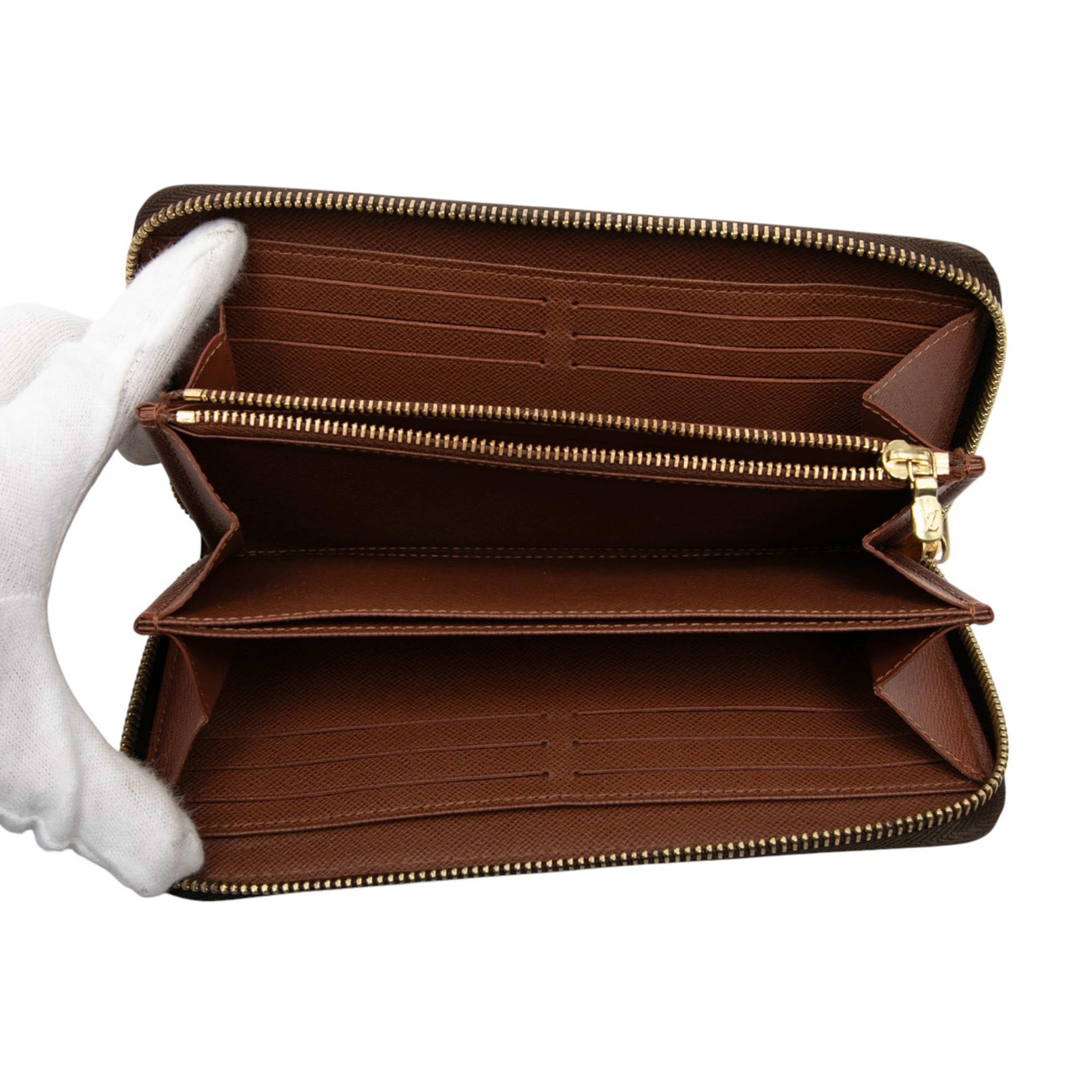 Louis Vuitton Monogram Zippy Long Wallet, från Luxclusif, i färgen brown. Klicka för att öppna bilden i stort format