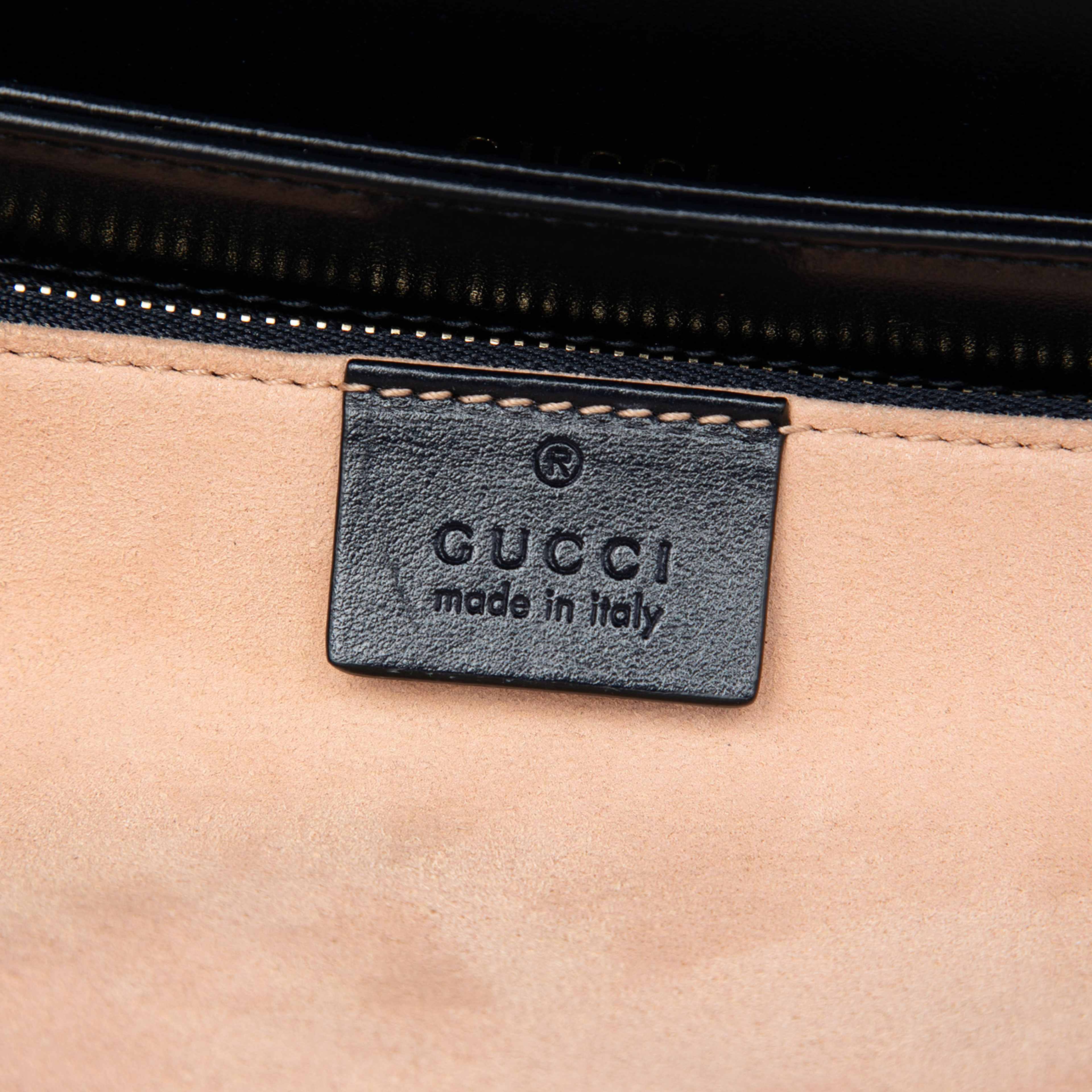 Gucci Medium Leather Web 1955 Horsebit Shoulder Bag, från Luxclusif, i färgen navy. Klicka för att öppna bilden i stort format