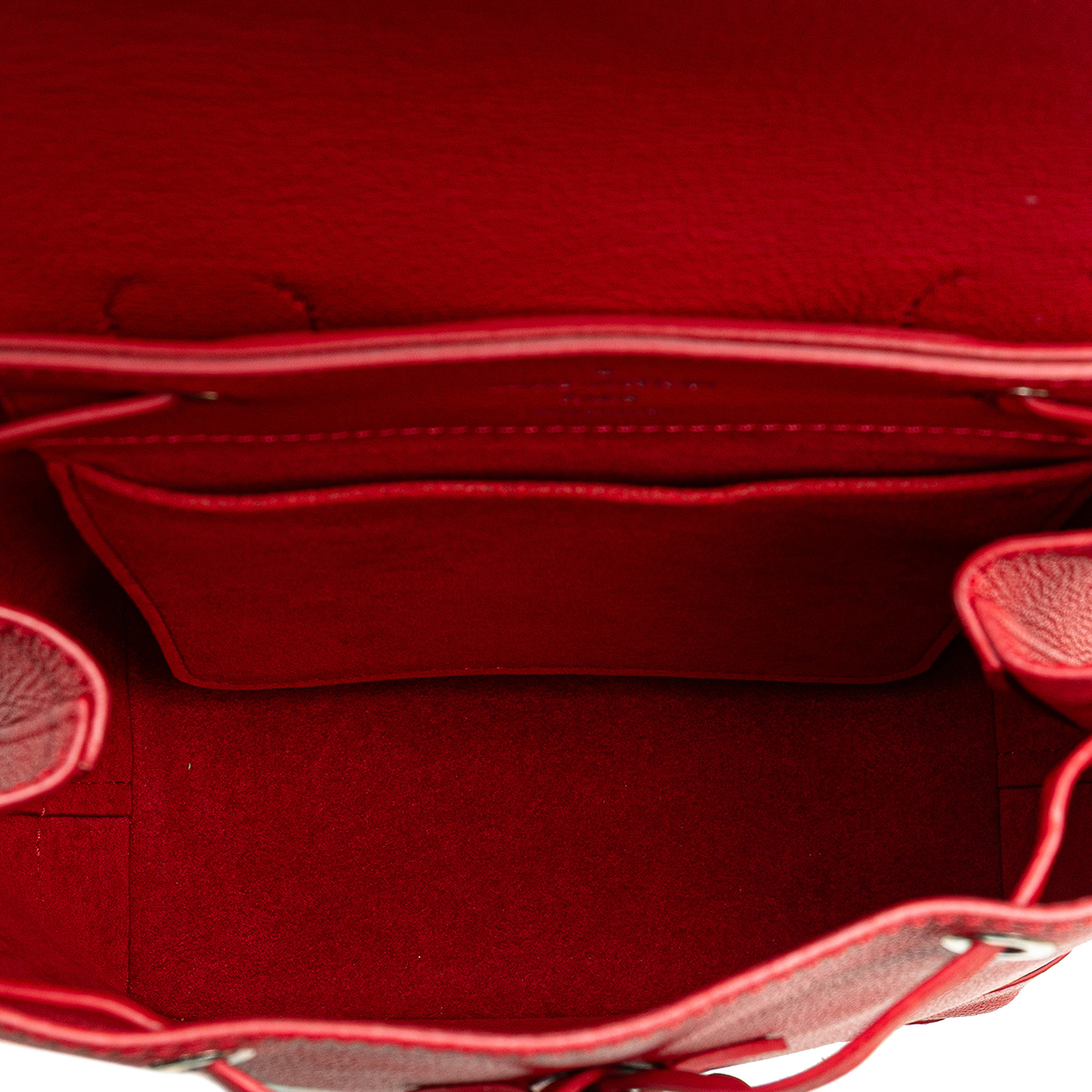 Louis Vuitton Taurillon Lockme Backpack, från Luxclusif, i färgen red. Klicka för att öppna bilden i stort format