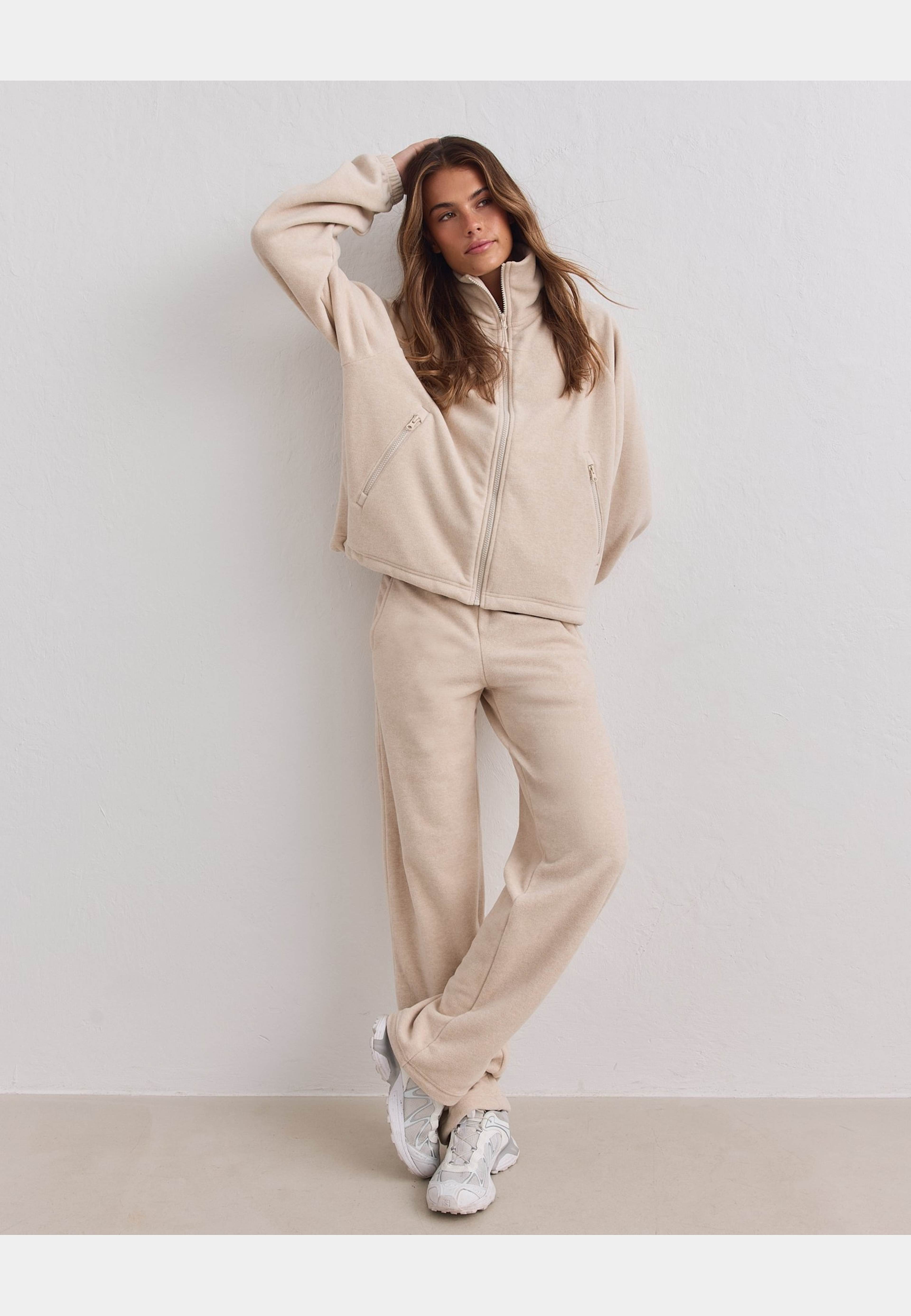 Fleece Pants, från aim'n, i färgen sand. Klicka för att öppna bilden i stort format