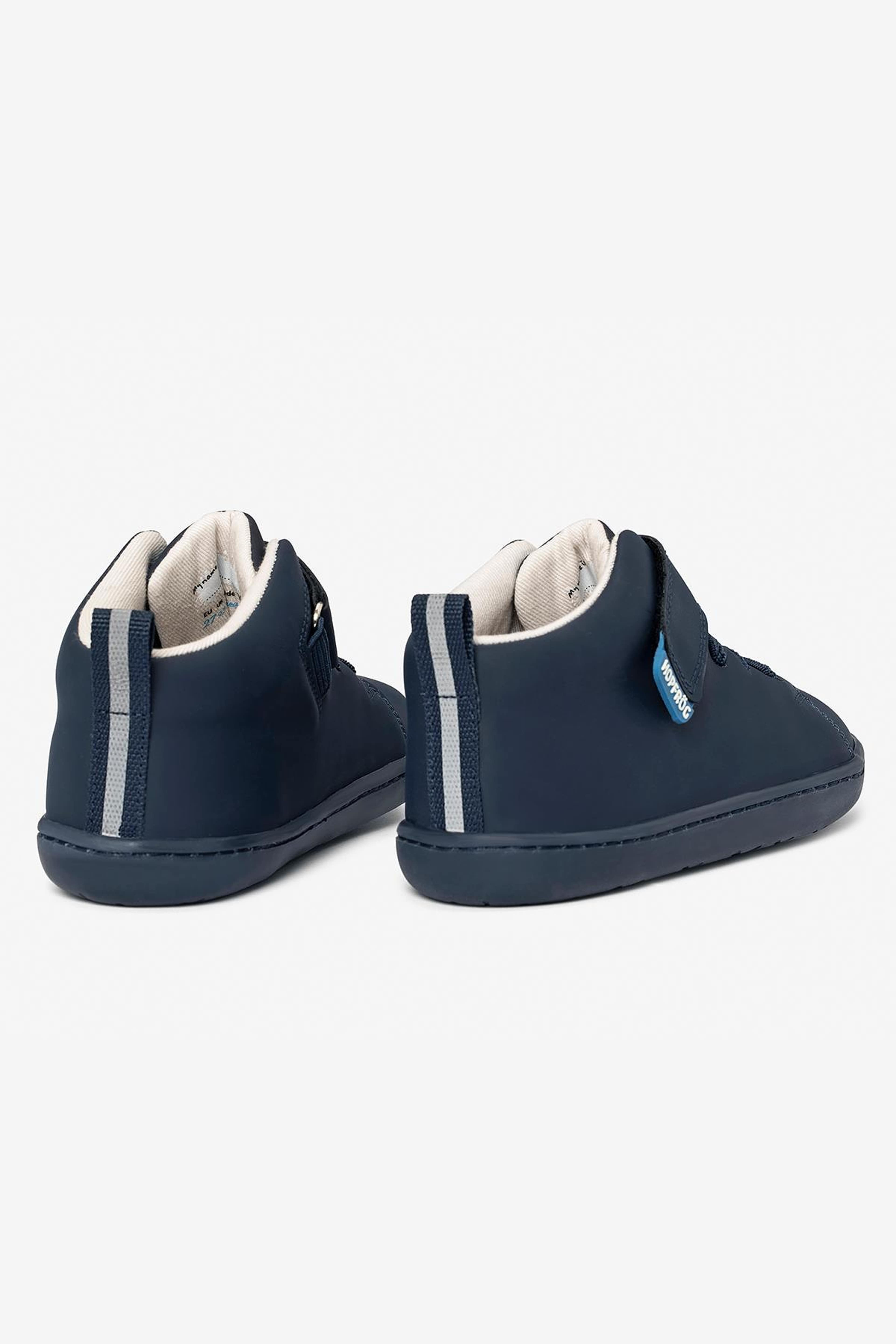 Hopfrög Smart Walker Hightop Barefoot, från Minimoca, i färgen matt navy. Klicka för att öppna bilden i stort format