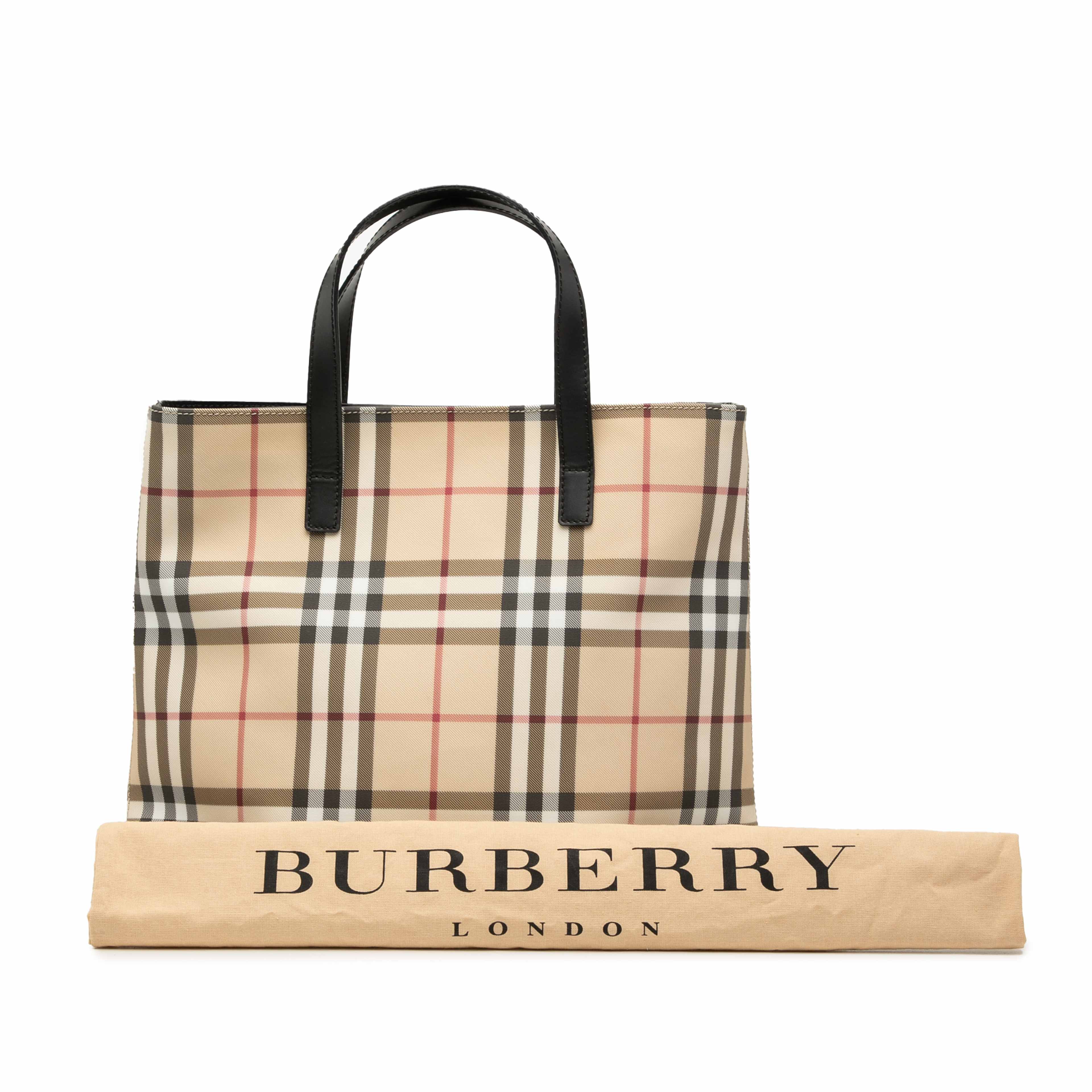 Burberry House Check Coated Canvas Tote, från Luxclusif, i färgen svart. Klicka för att öppna bilden i stort format