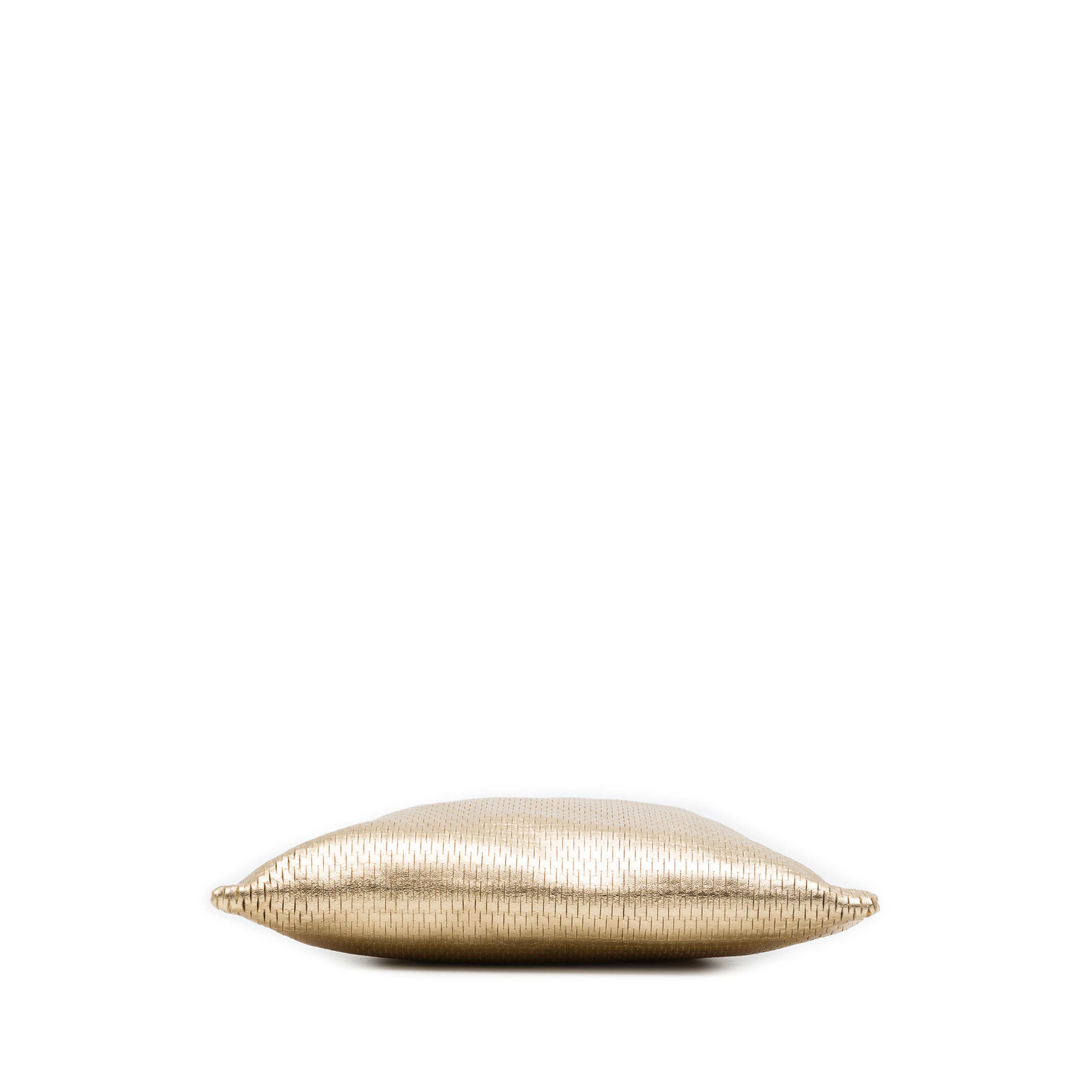 Prada Metallic Calfskin Woven Slit Patterned Handbag, från Luxclusif, i färgen guld. Klicka för att öppna bilden i stort format