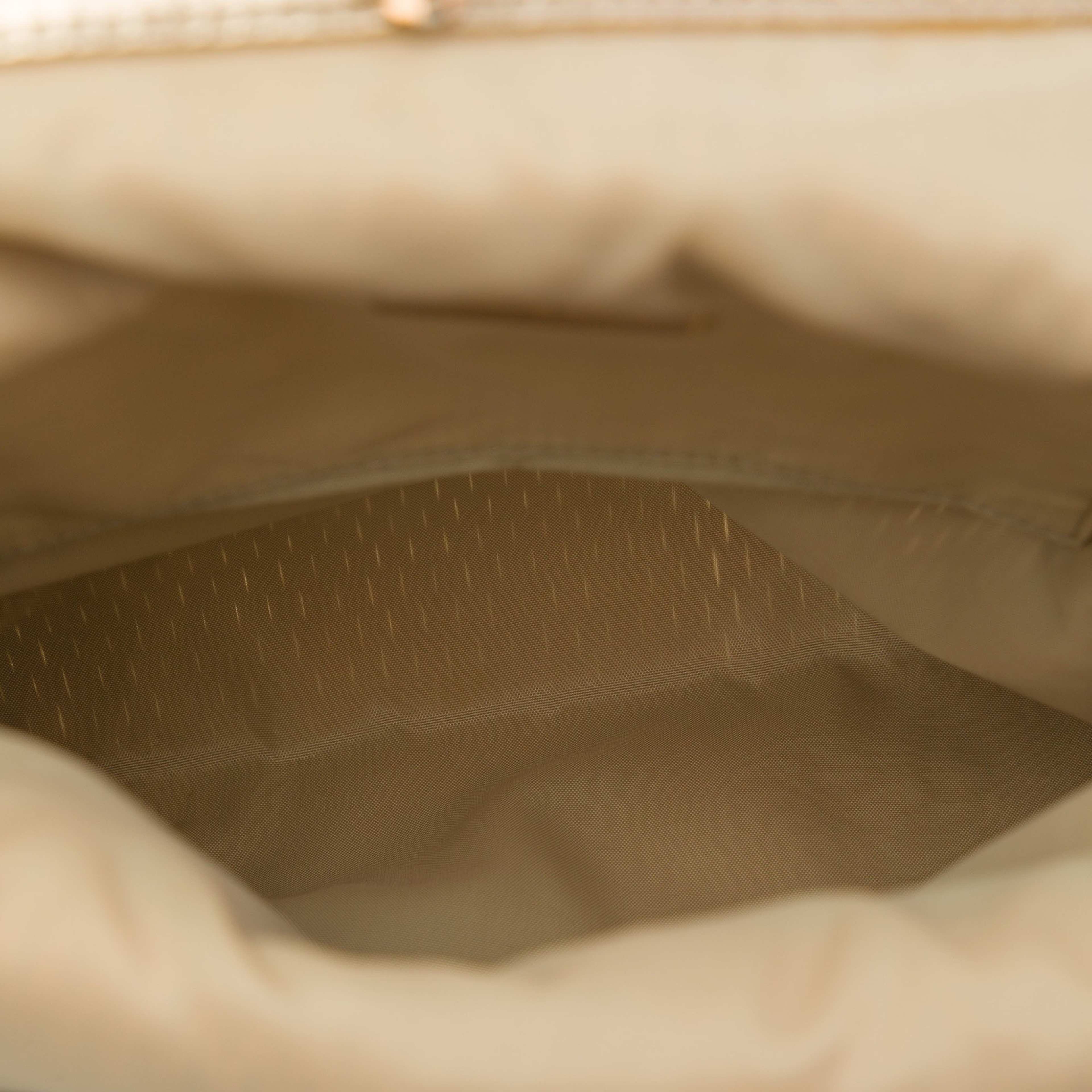 Prada Metallic Calfskin Woven Slit Patterned Handbag, från Luxclusif, i färgen guld. Klicka för att öppna bilden i stort format