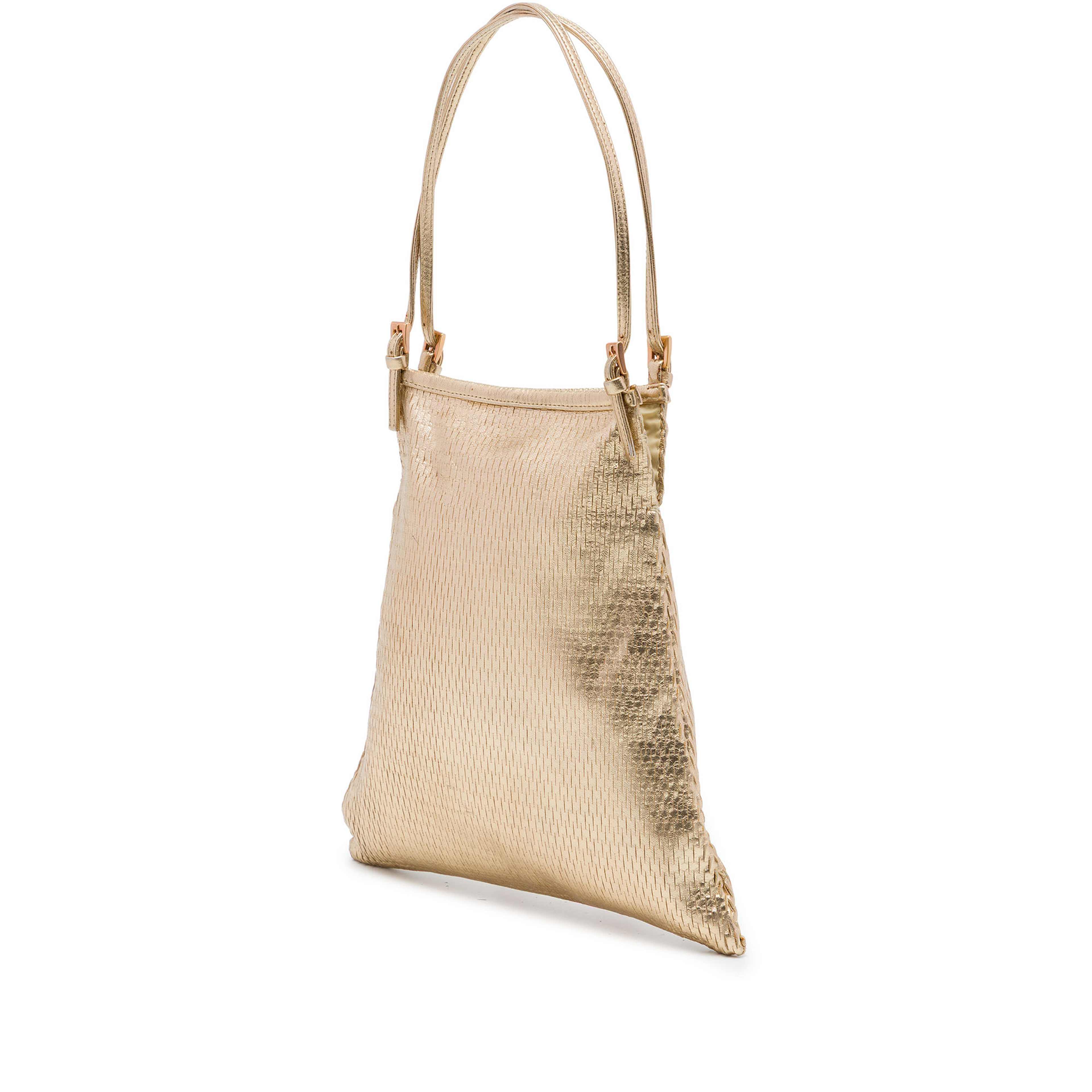 Prada Metallic Calfskin Woven Slit Patterned Handbag, från Luxclusif, i färgen guld. Klicka för att öppna bilden i stort format