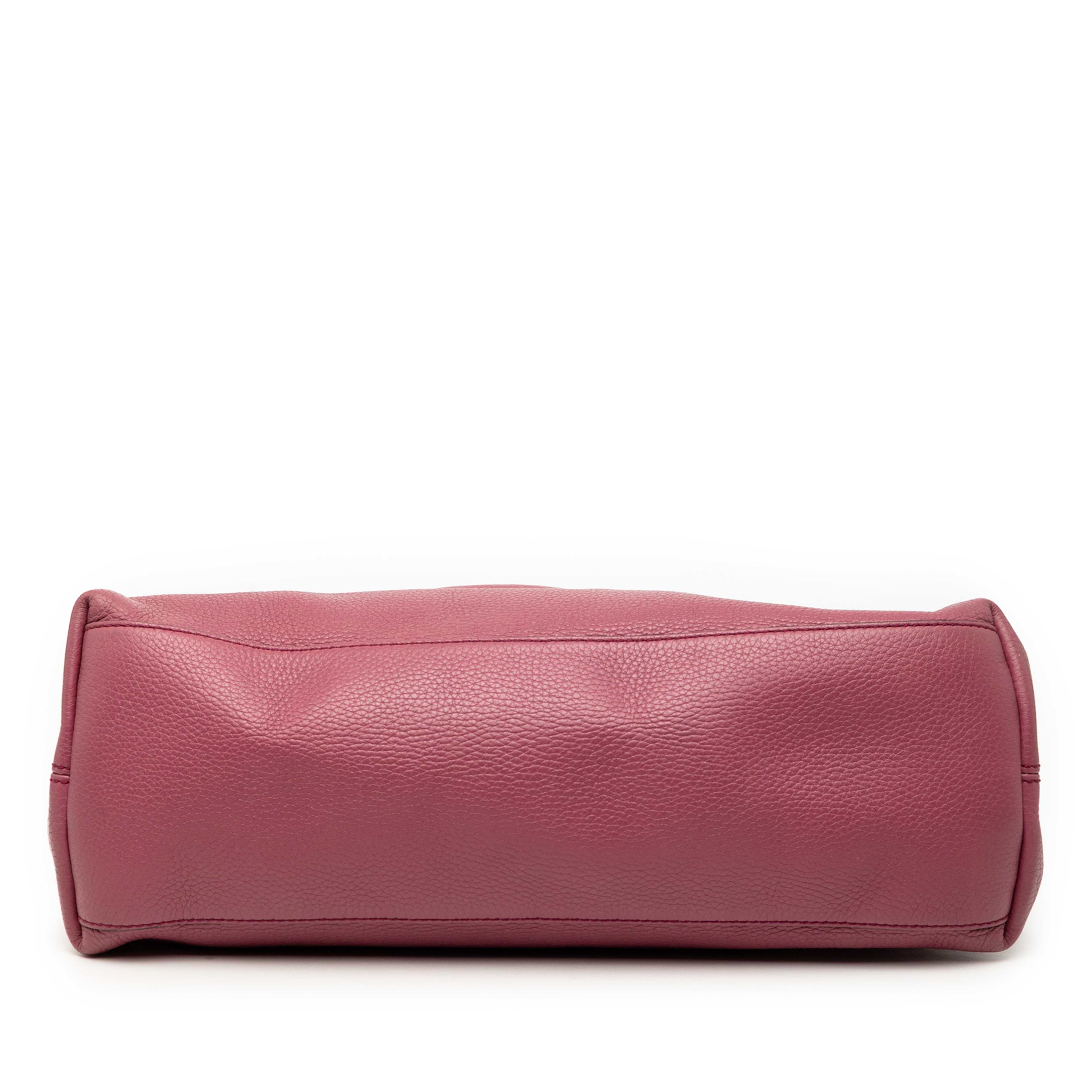 Gucci Medium Calfskin Soho Chain Tote, från Luxclusif, i färgen dark pink. Klicka för att öppna bilden i stort format
