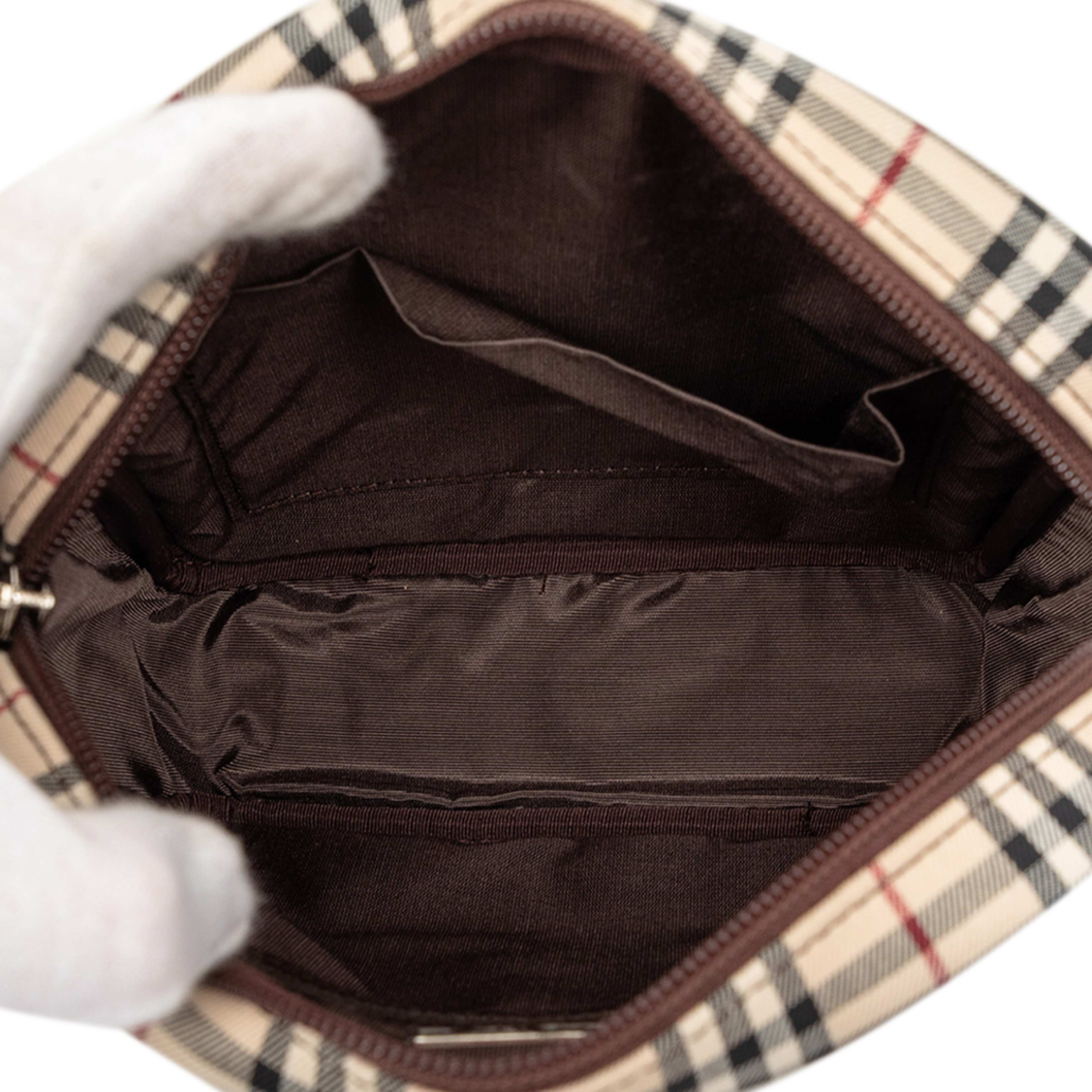 Burberry House Check Canvas Crossbody, från Luxclusif, i färgen beige. Klicka för att öppna bilden i stort format