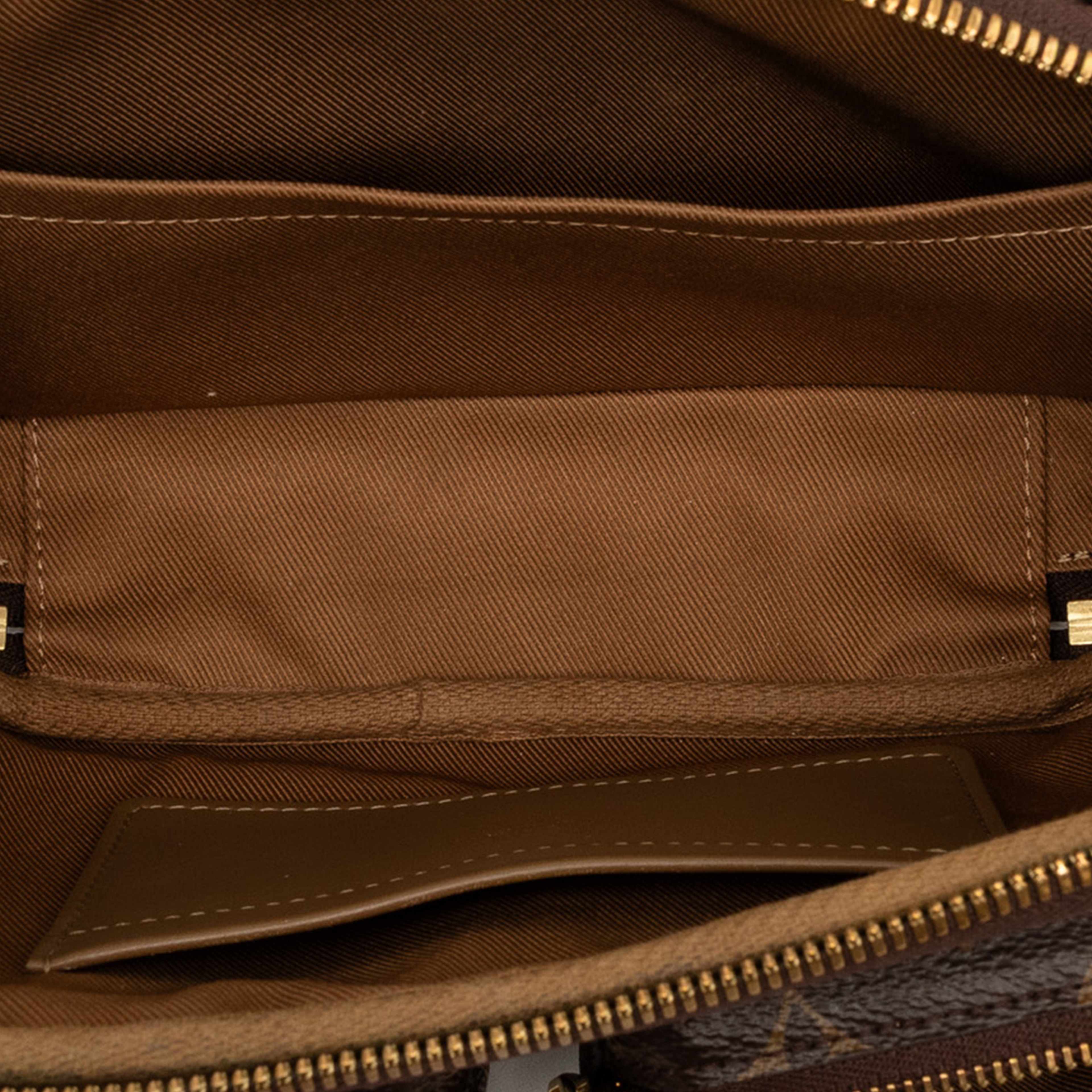 Louis Vuitton Monogram Utility Satchel, från Luxclusif, i färgen brown. Klicka för att öppna bilden i stort format