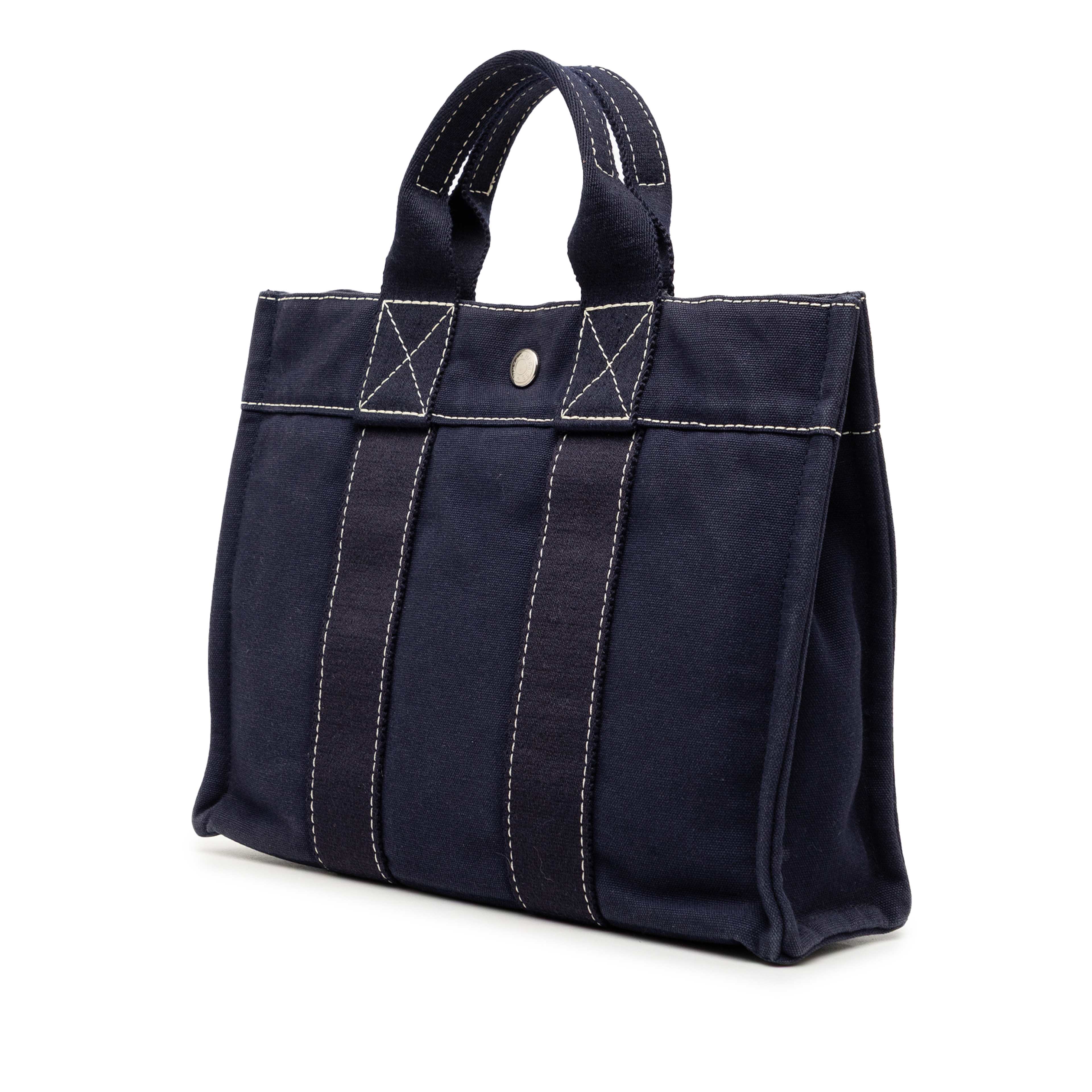 Hermès Canvas Fourre Tout Pm, från Luxclusif, i färgen blå. Klicka för att öppna bilden i stort format