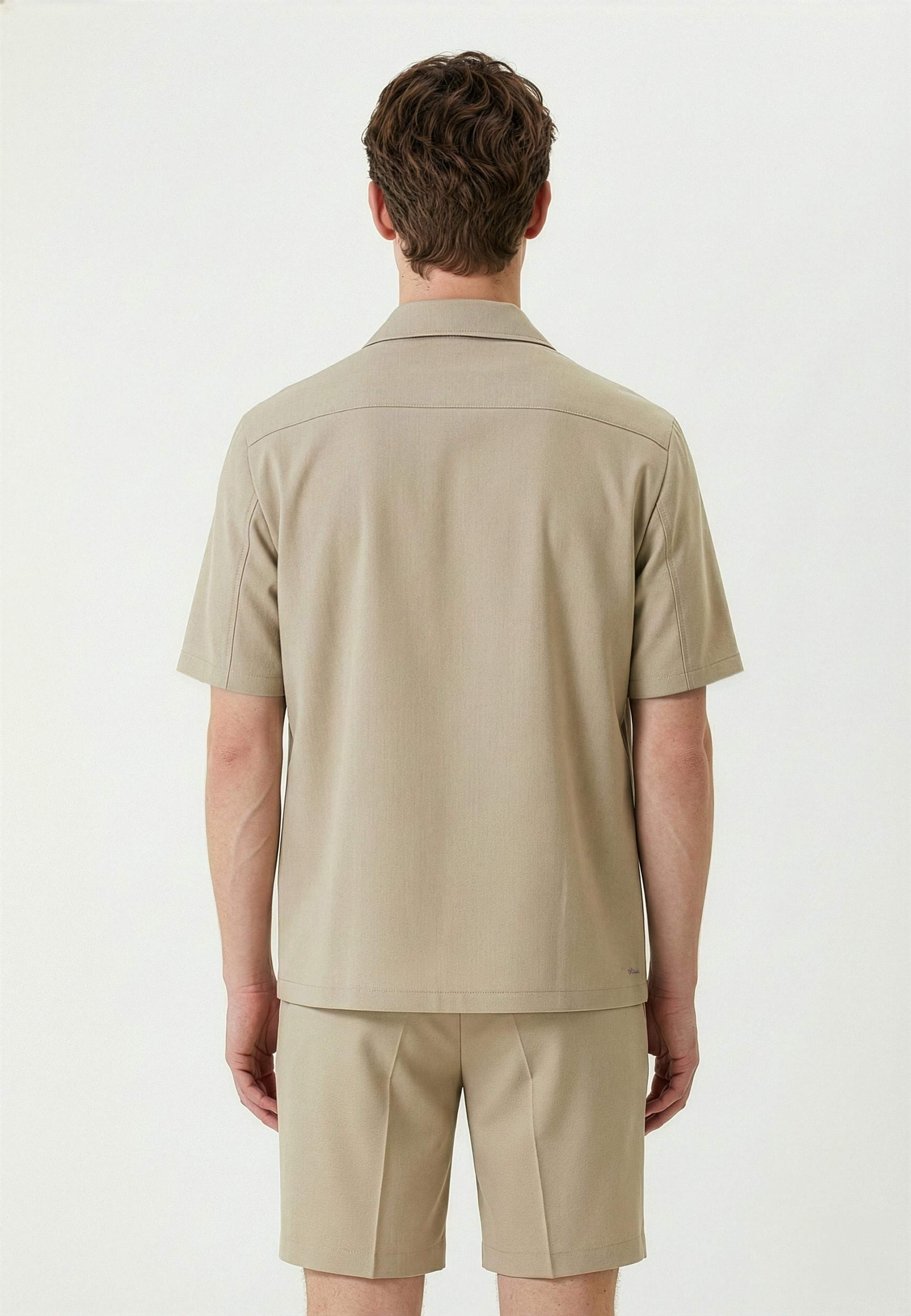 Vander Zip Shirt, från Ciszere, i färgen beige. Klicka för att öppna bilden i stort format