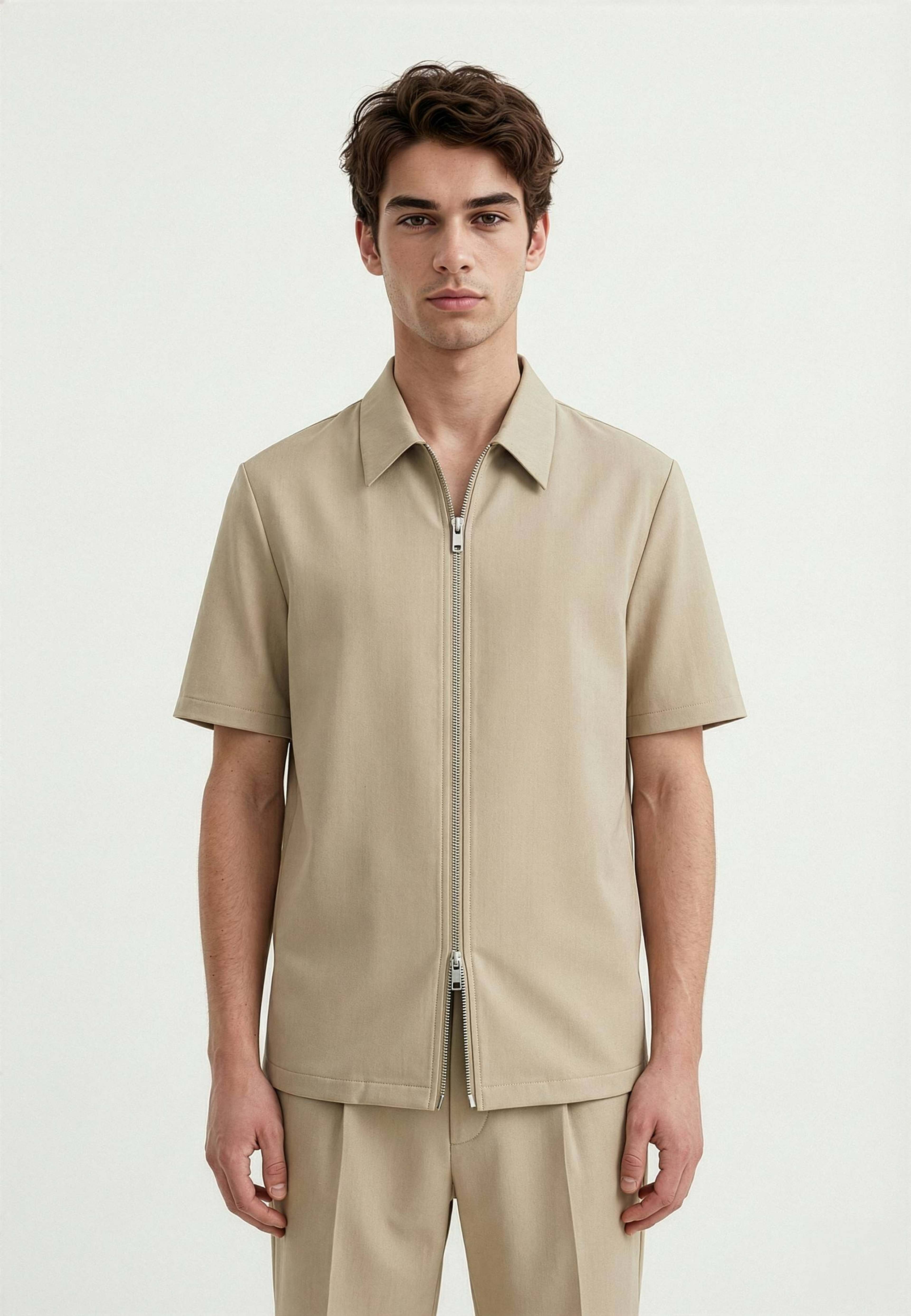 Vander Zip Shirt, från Ciszere, i färgen beige. Klicka för att öppna bilden i stort format