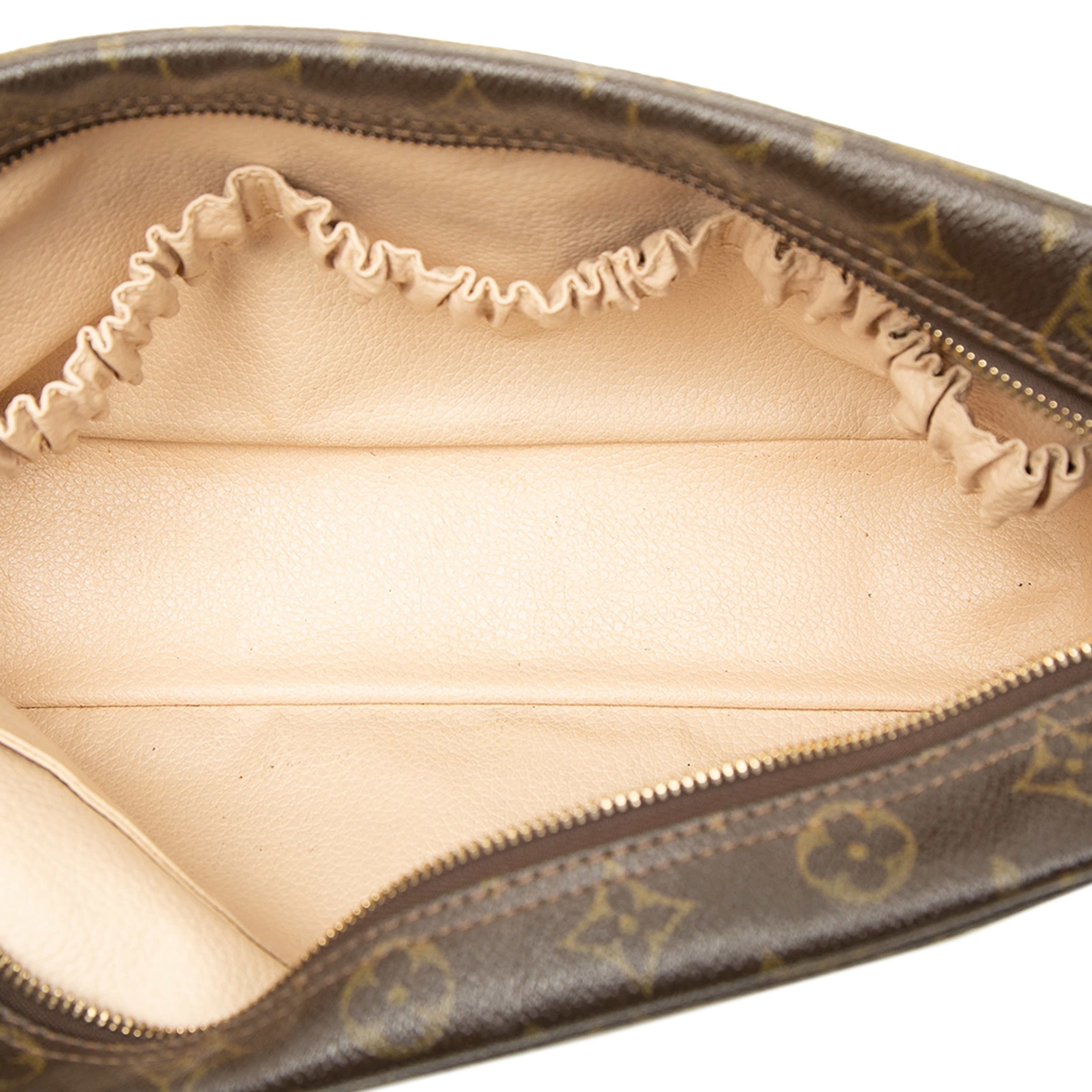 Louis Vuitton Monogram Trousse Toilette 28, från Luxclusif, i färgen brown. Klicka för att öppna bilden i stort format