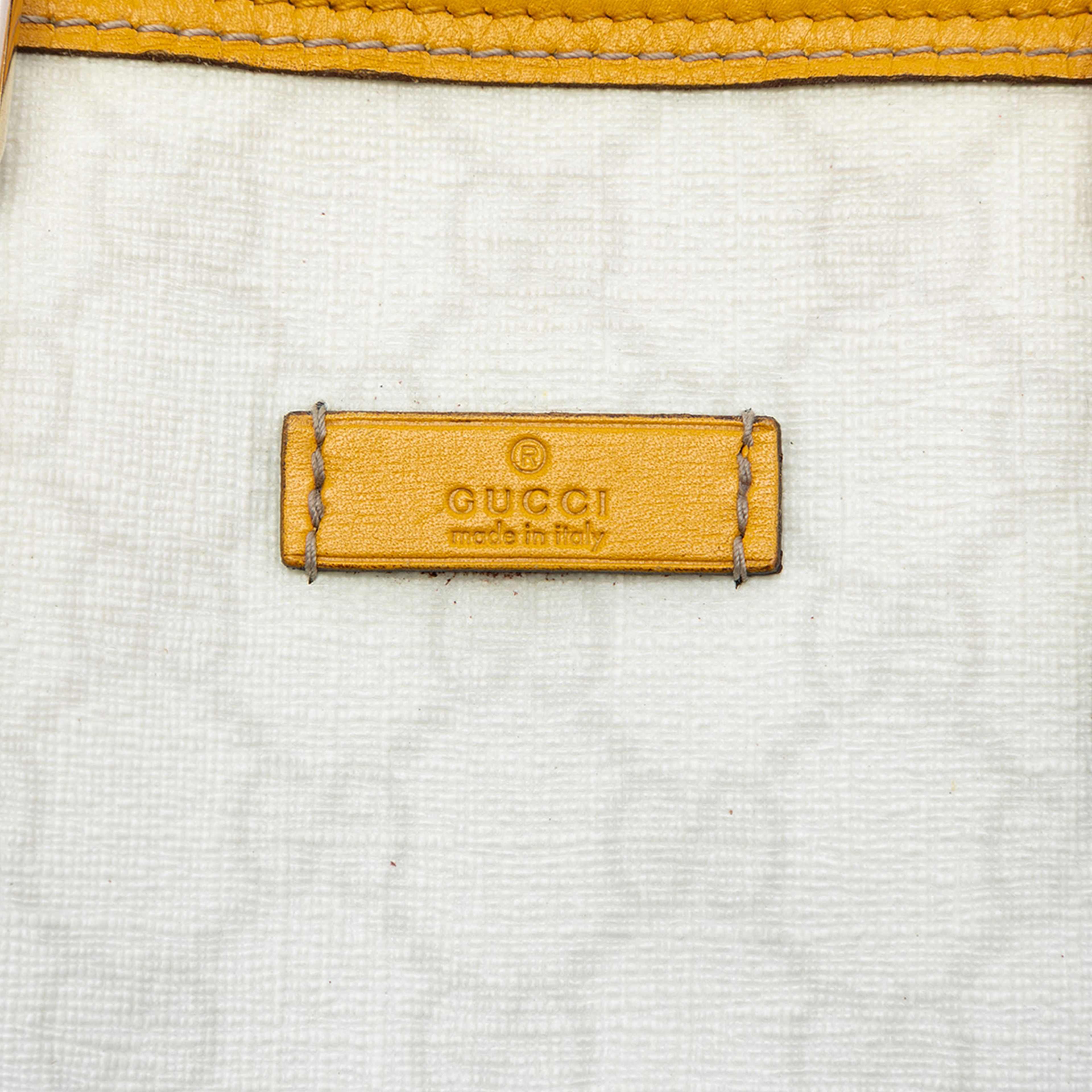 Gucci Gg Supreme Satchel, från Luxclusif, i färgen white. Klicka för att öppna bilden i stort format