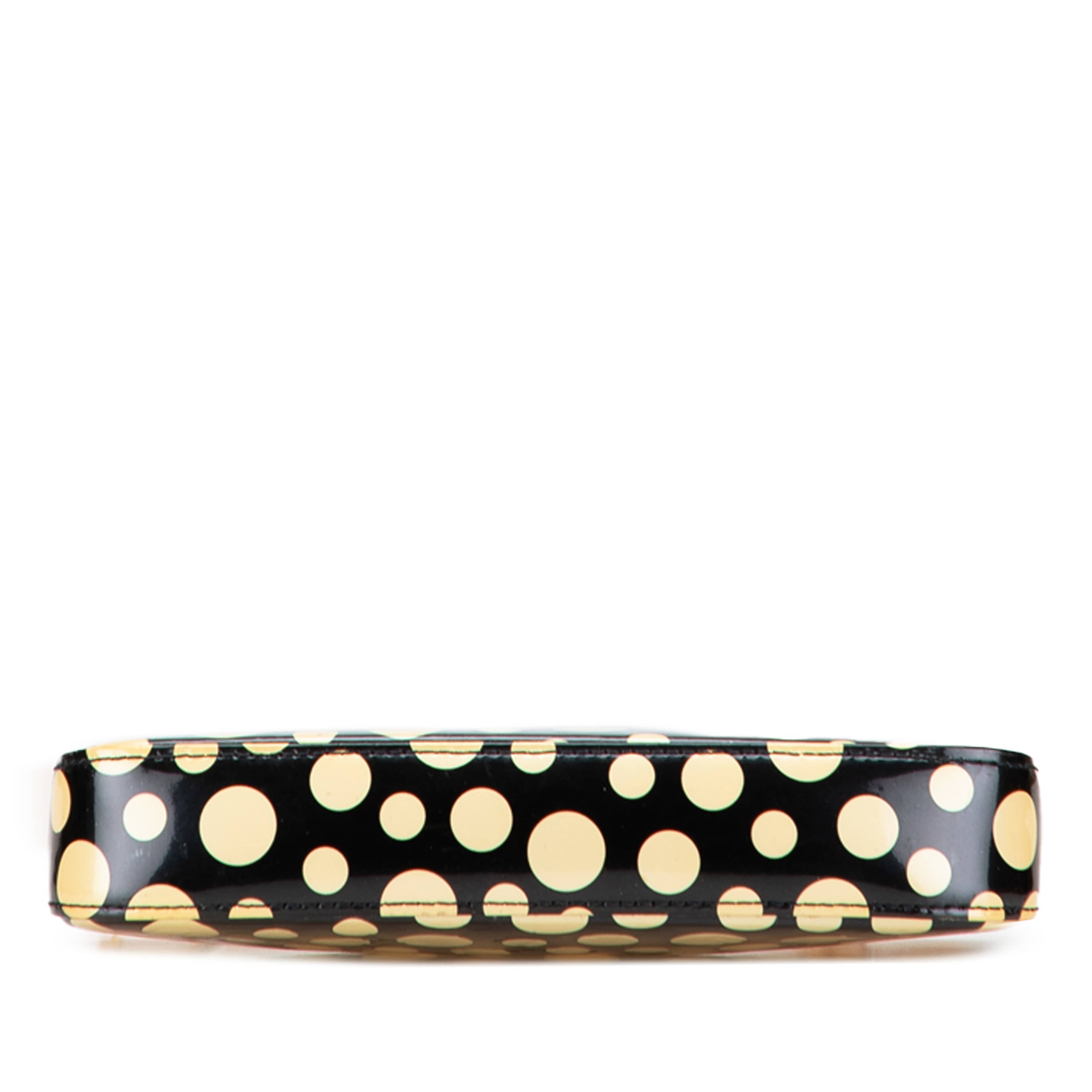 Louis Vuitton Yayoi Kusama Monogram Vernis Dots Infinity Pochette Accessoires, från Luxclusif, i färgen black. Klicka för att öppna bilden i stort format