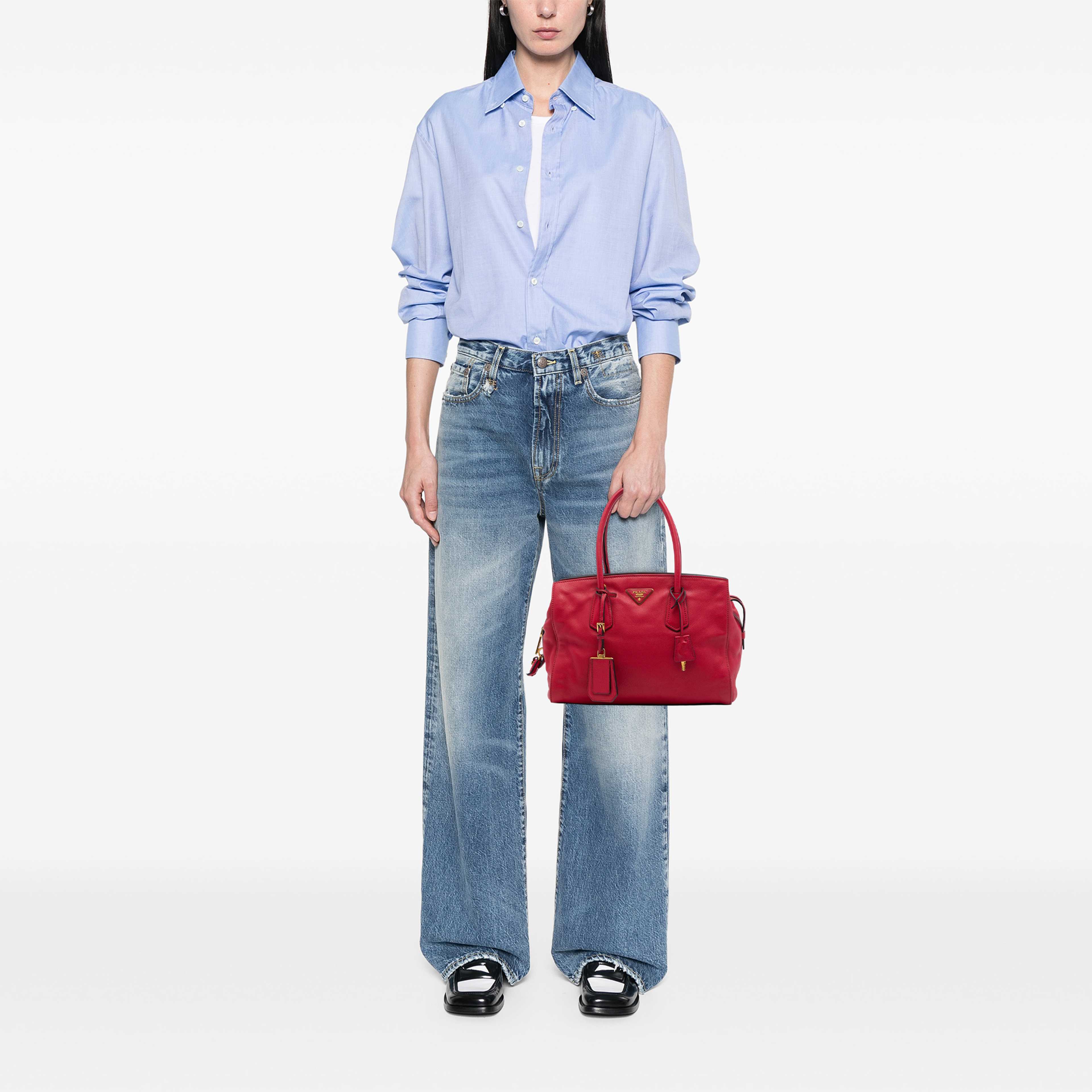 Prada Vitello Daino Zip Top Convertible Tote, från Luxclusif, i färgen röd. Klicka för att öppna bilden i stort format
