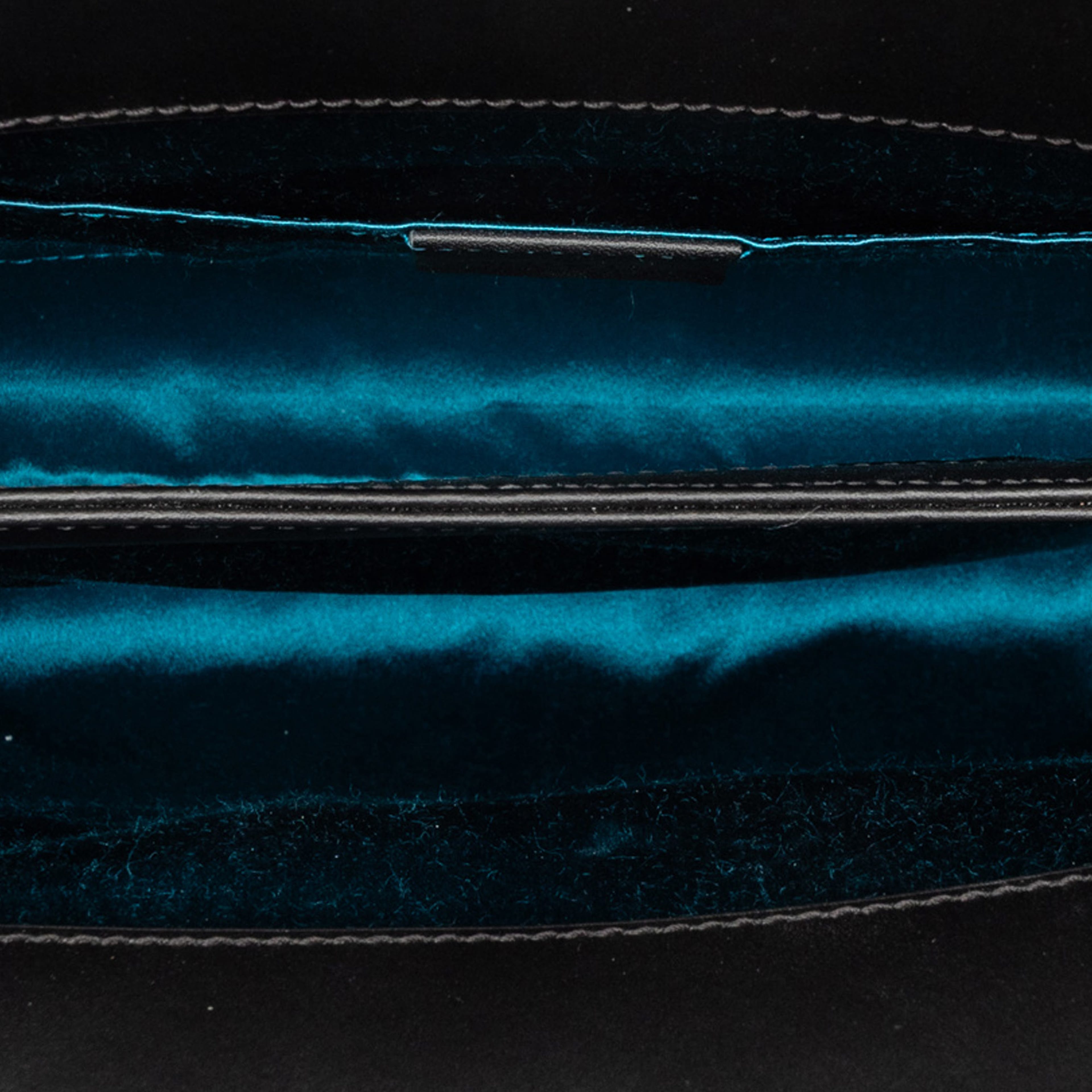 Gucci Small Suede Web Ophidia Chain Crossbody, från Luxclusif, i färgen brown. Klicka för att öppna bilden i stort format