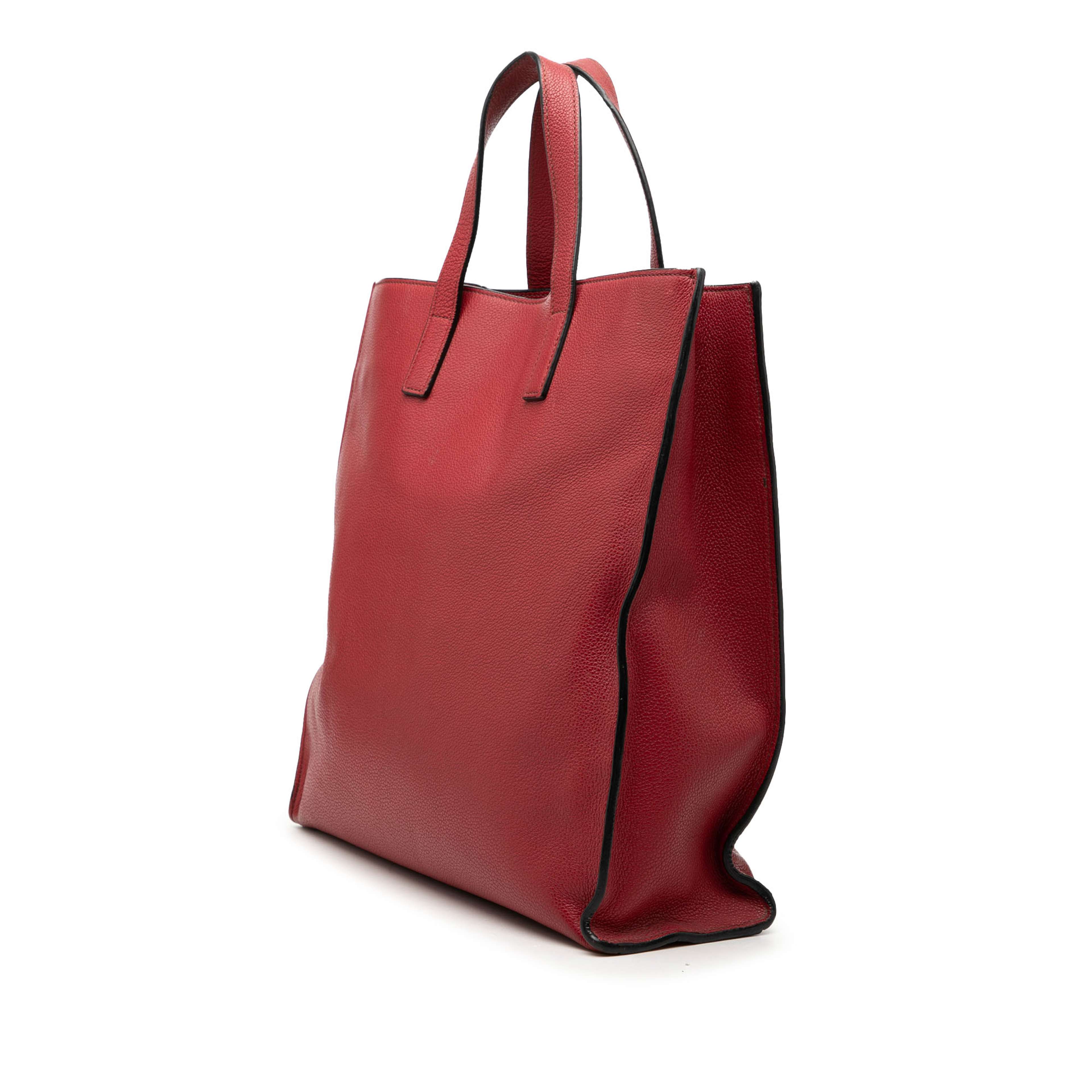 Prada Vitello Daino Convertible Shopper Tote, från Luxclusif, i färgen röd. Klicka för att öppna bilden i stort format