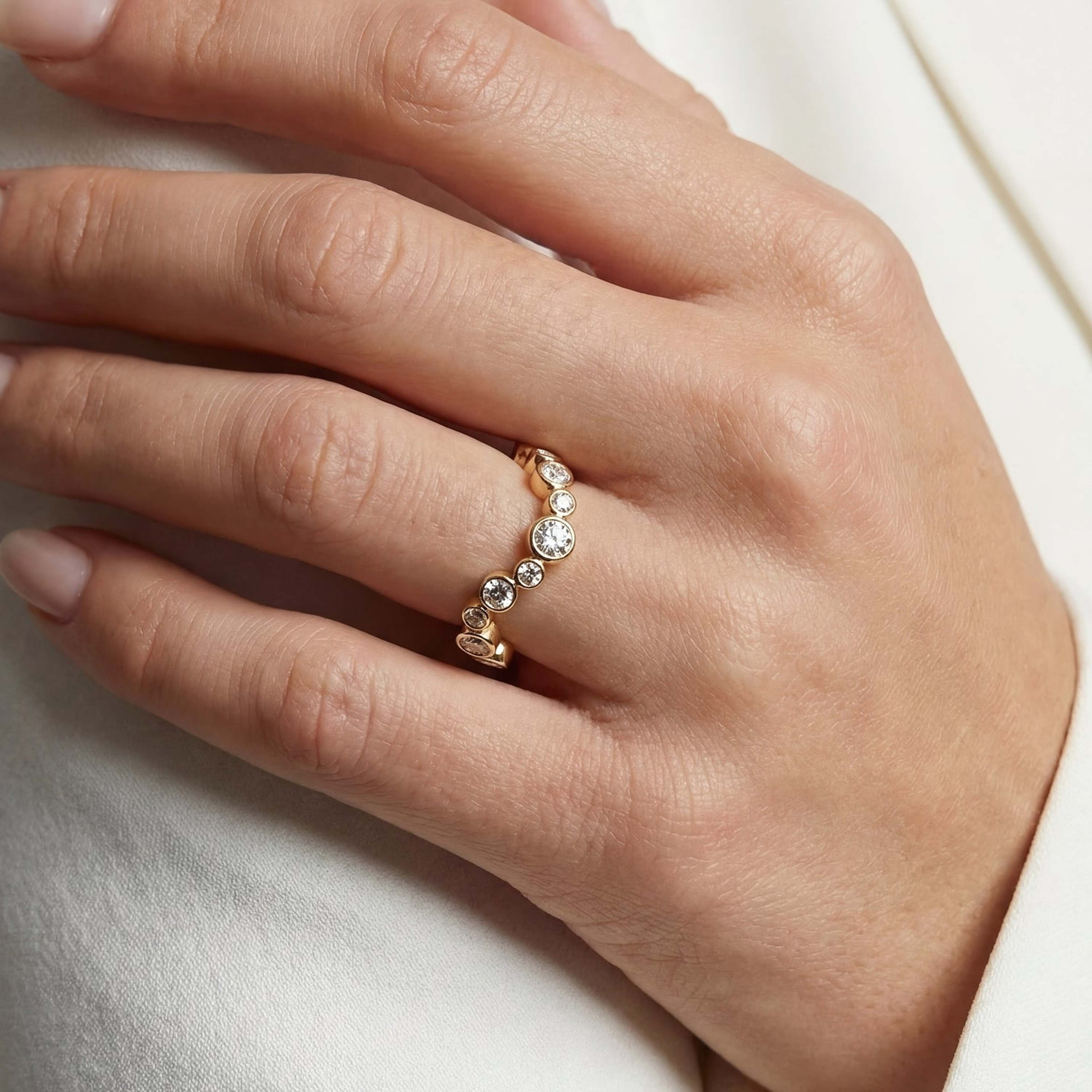 Ring Sardinien Wave, från Sif Jakobs Jewellery, i färgen 18k guldpläterad. Klicka för att öppna bilden i stort format