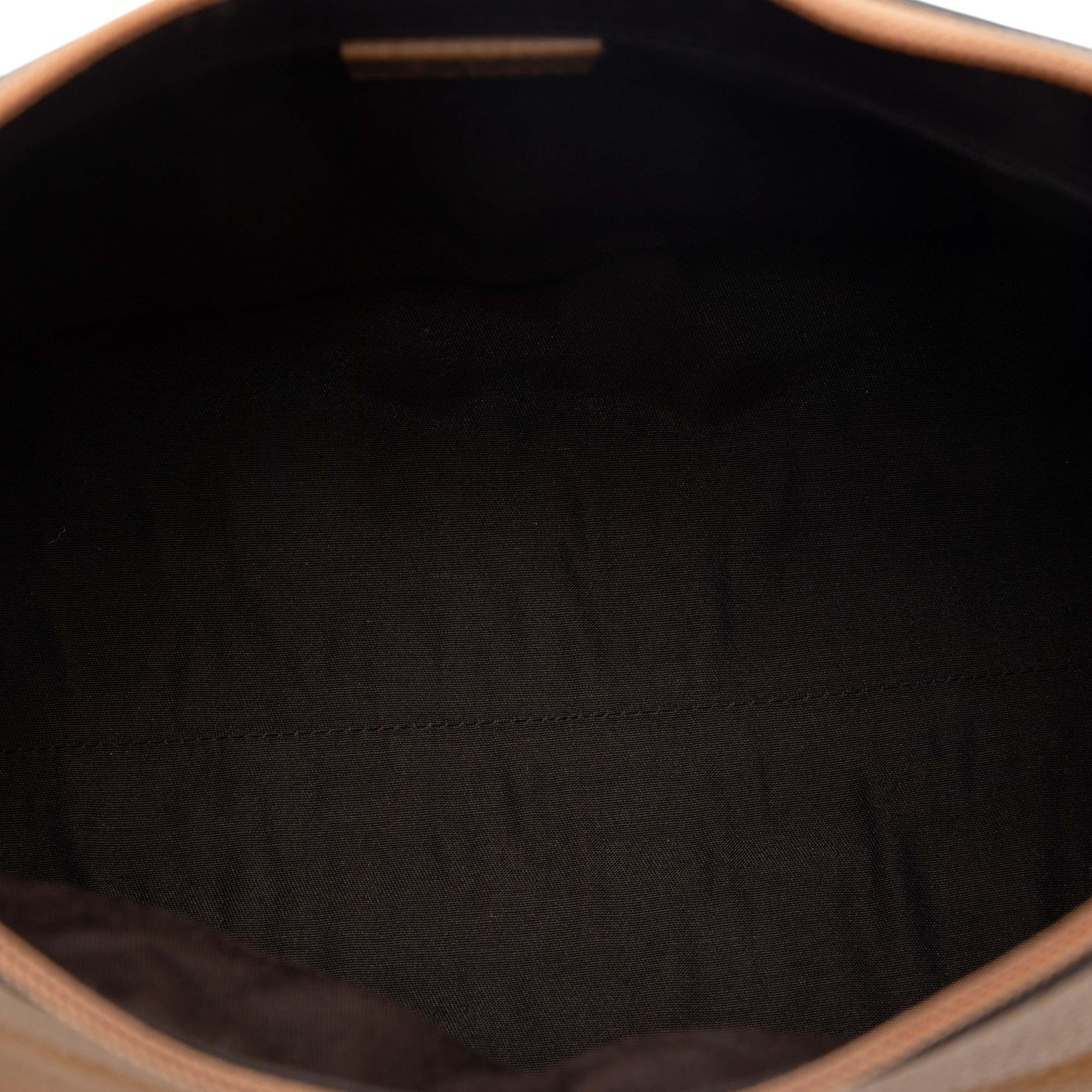 Gucci Leather Abbey D Ring Shoulder Bag, från Luxclusif, i färgen light brown. Klicka för att öppna bilden i stort format