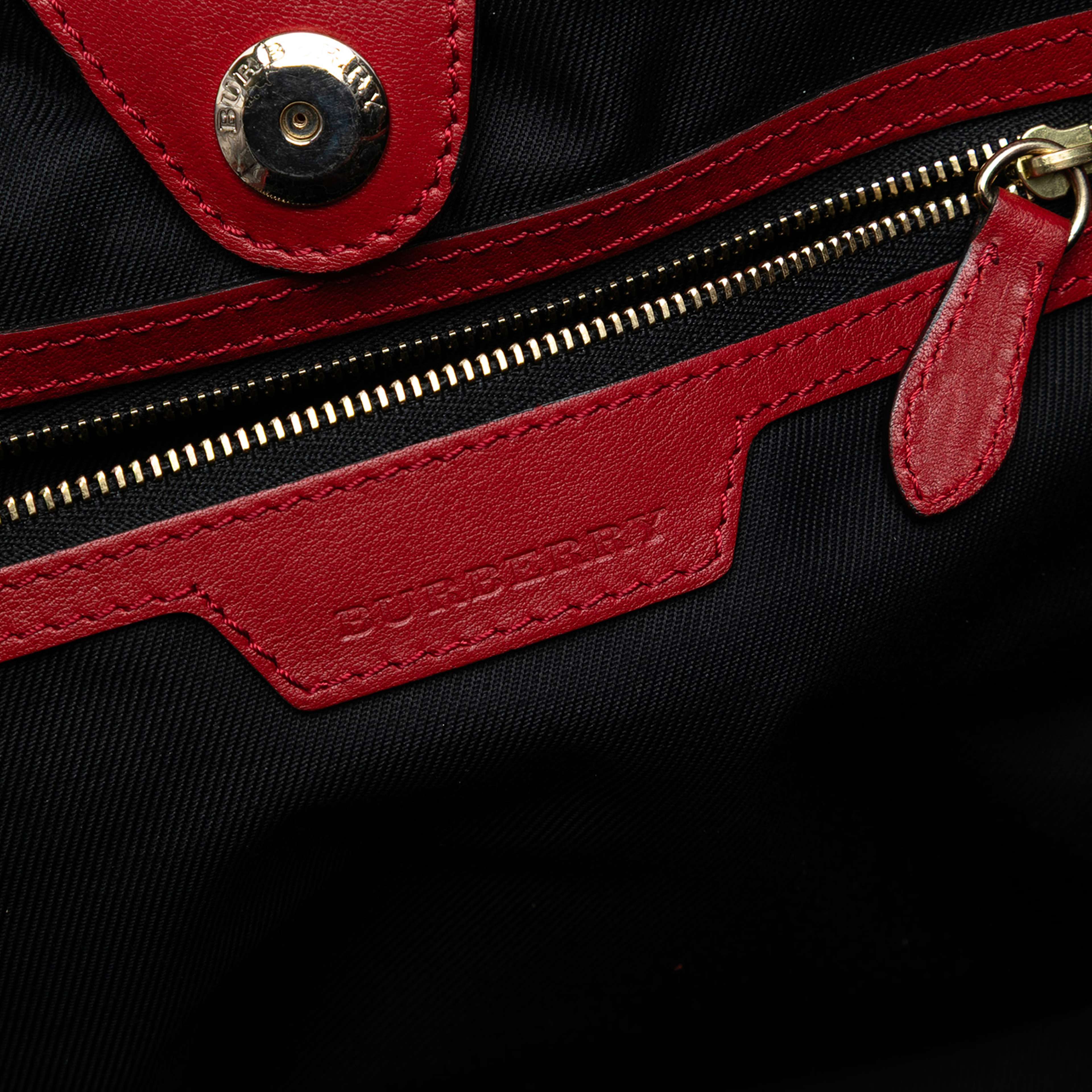 Burberry Small Haymarket Check Canvas And Leather Canterbury Tote, från Luxclusif, i färgen beige. Klicka för att öppna bilden i stort format