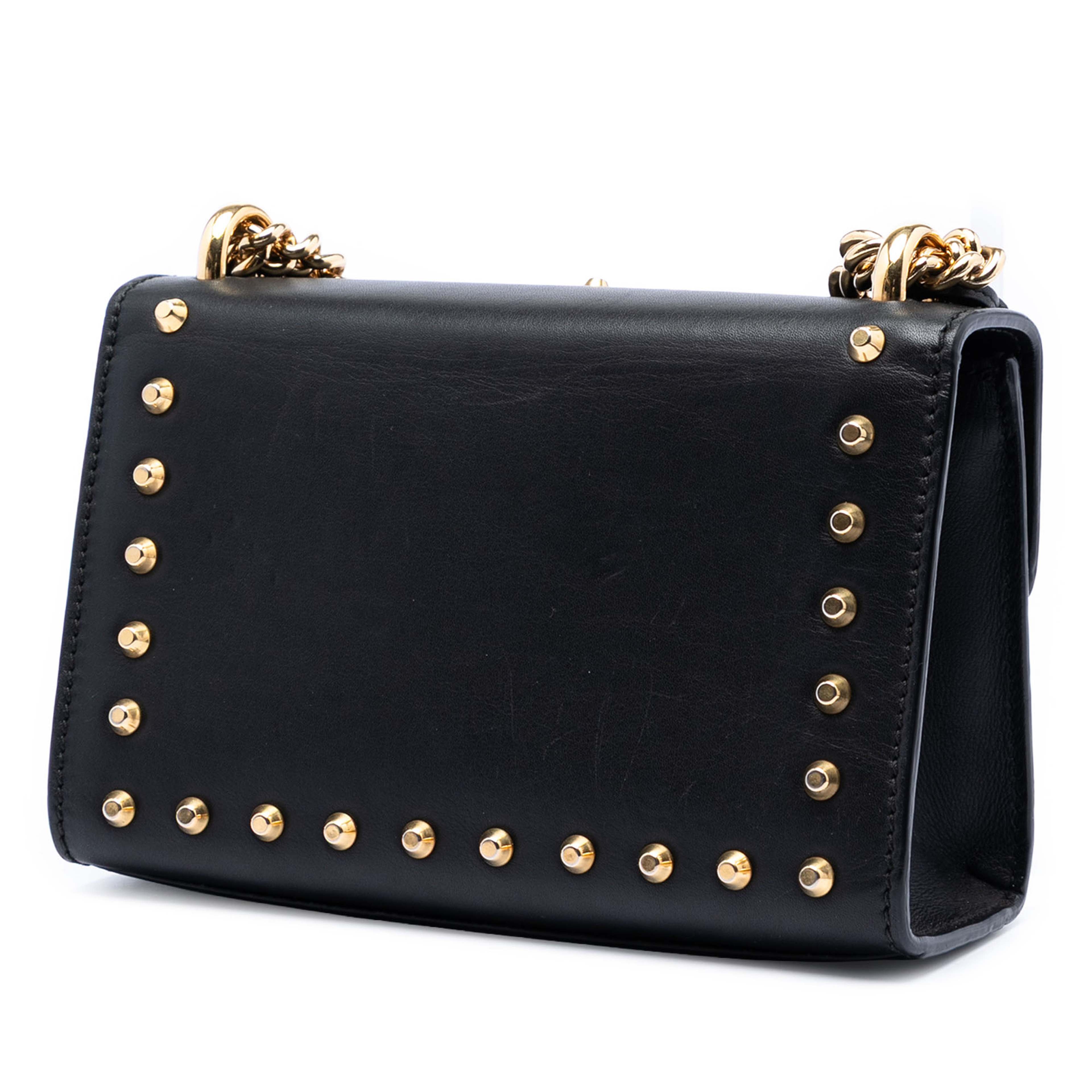 Gucci Small Pearl Studded Leather Padlock Crossbody, från Luxclusif, i färgen black. Klicka för att öppna bilden i stort format