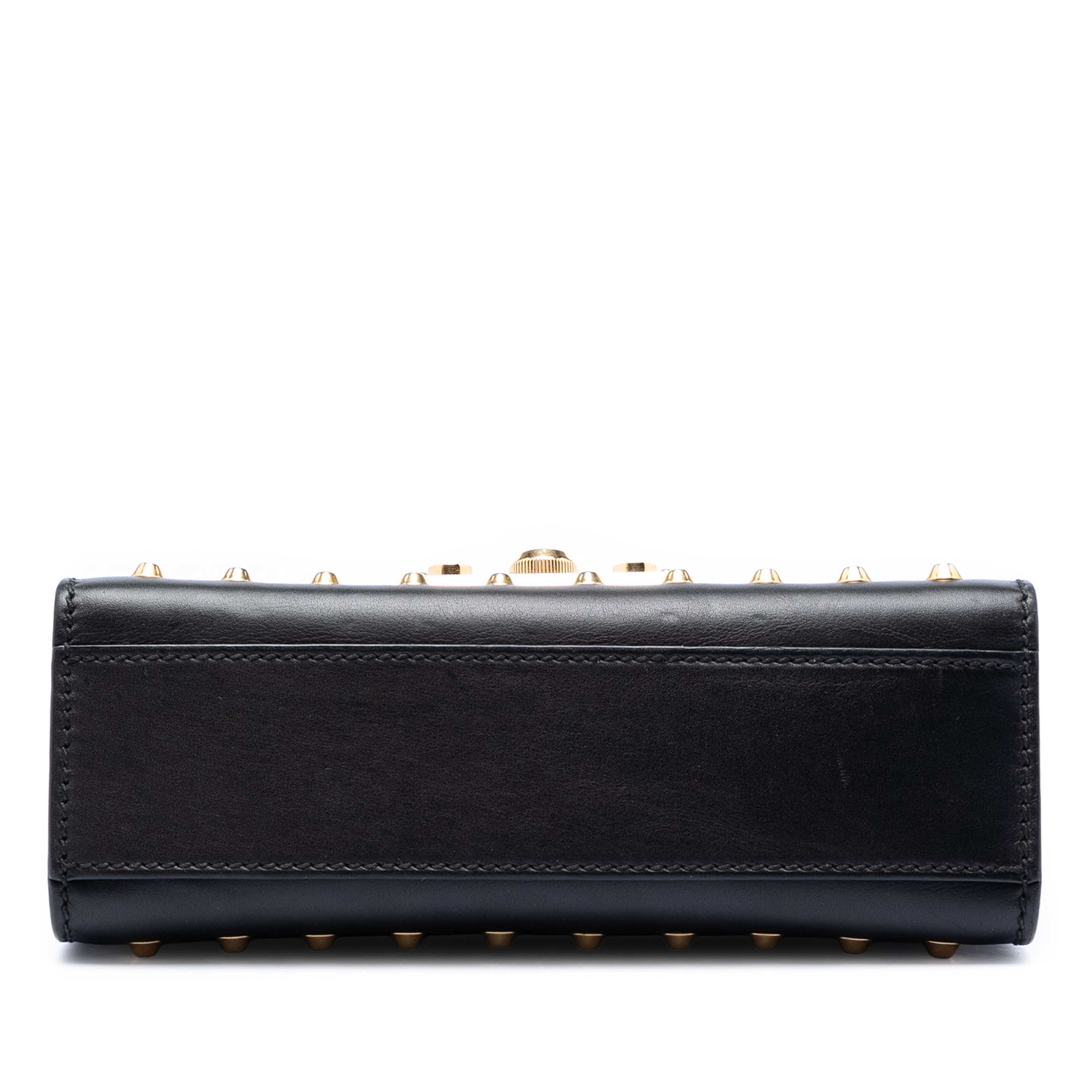 Gucci Small Pearl Studded Leather Padlock Crossbody, från Luxclusif, i färgen svart. Klicka för att öppna bilden i stort format