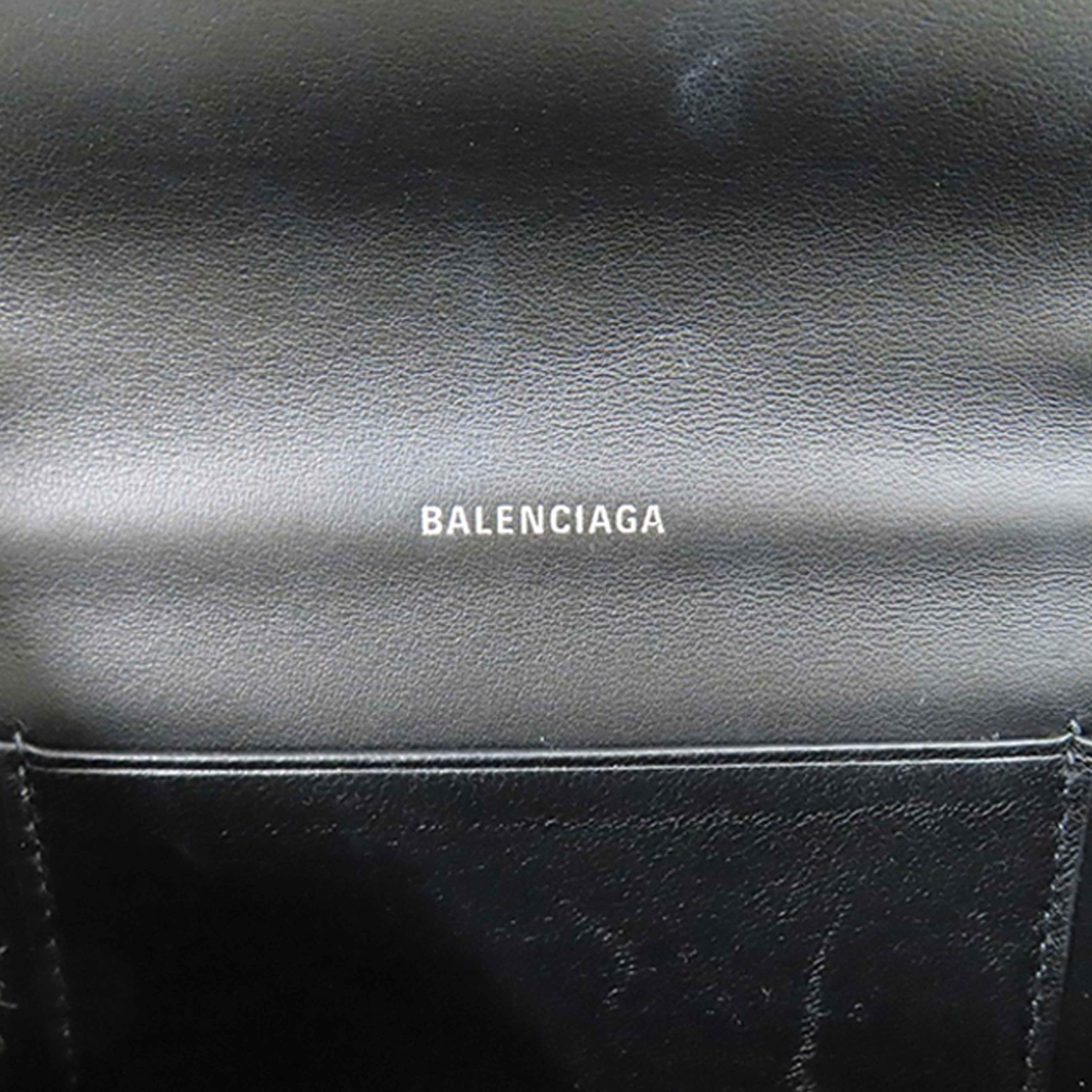 Balenciaga Leopard Printed Calfskin Continental Wallet On Chain, från Luxclusif, i färgen beige. Klicka för att öppna bilden i stort format