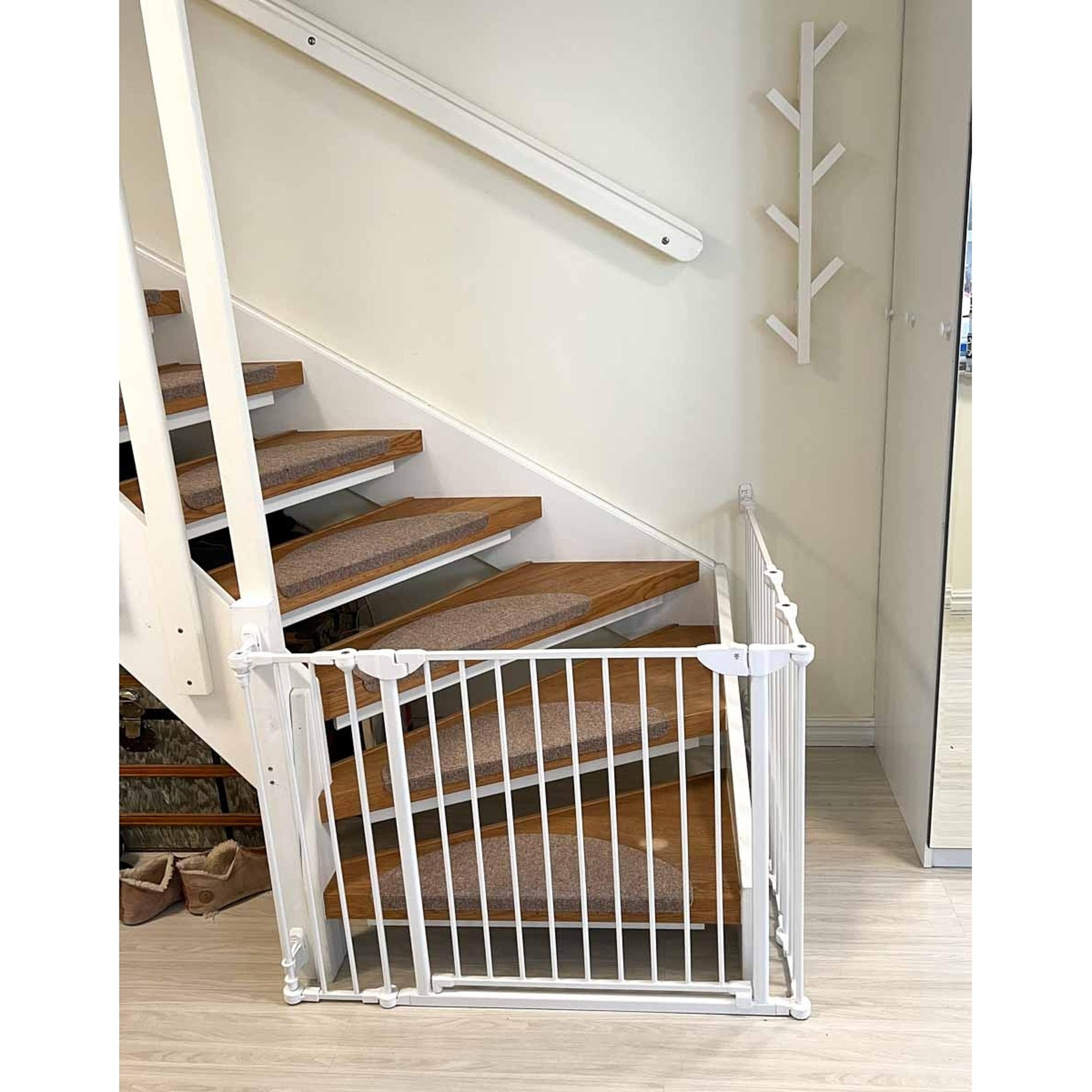 Multigrind Safetygate Charlie, från HomeSafety, i färgen svartgrå. Klicka för att öppna bilden i stort format