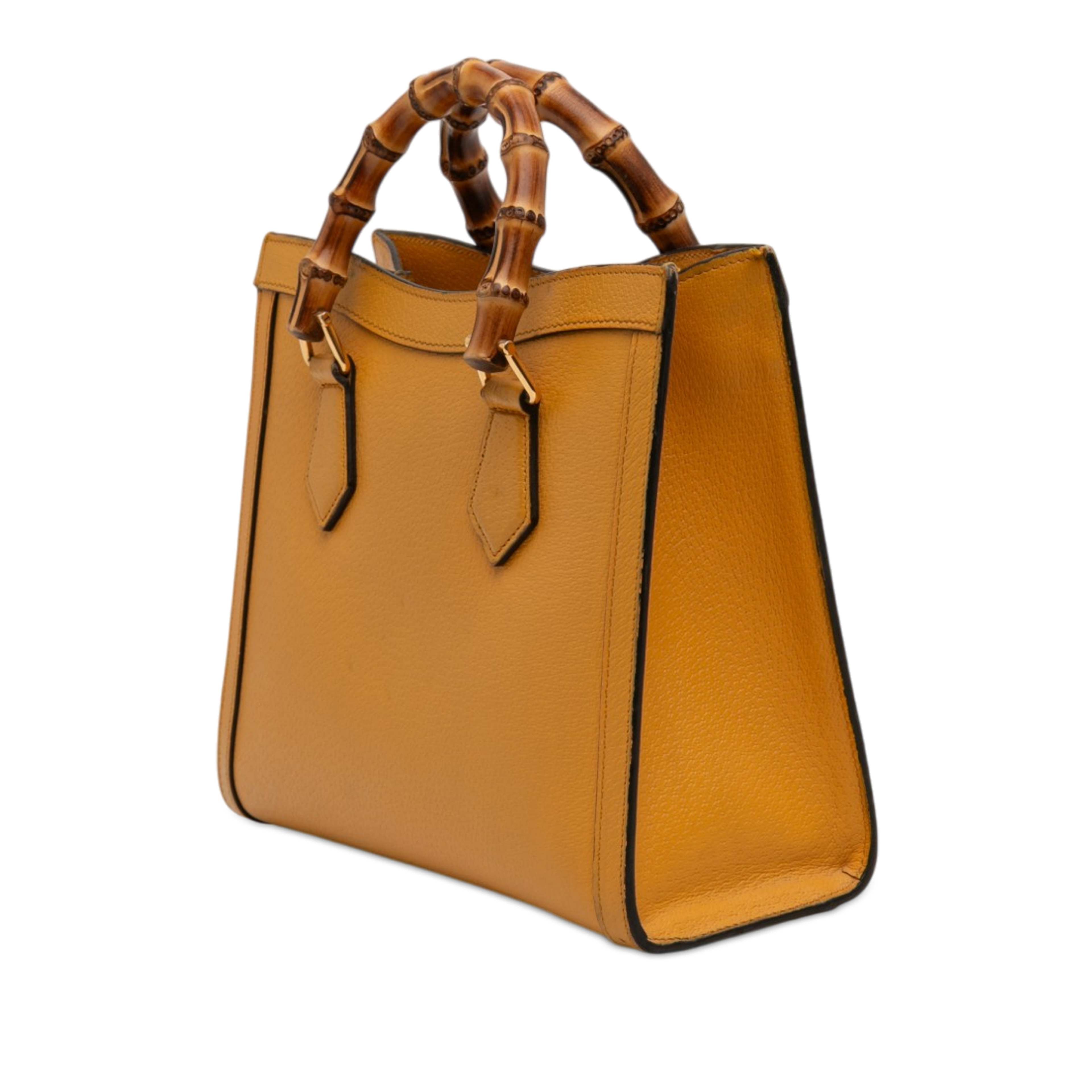 Gucci Medium Leather Bamboo Diana Satchel, från Luxclusif, i färgen yellow. Klicka för att öppna bilden i stort format