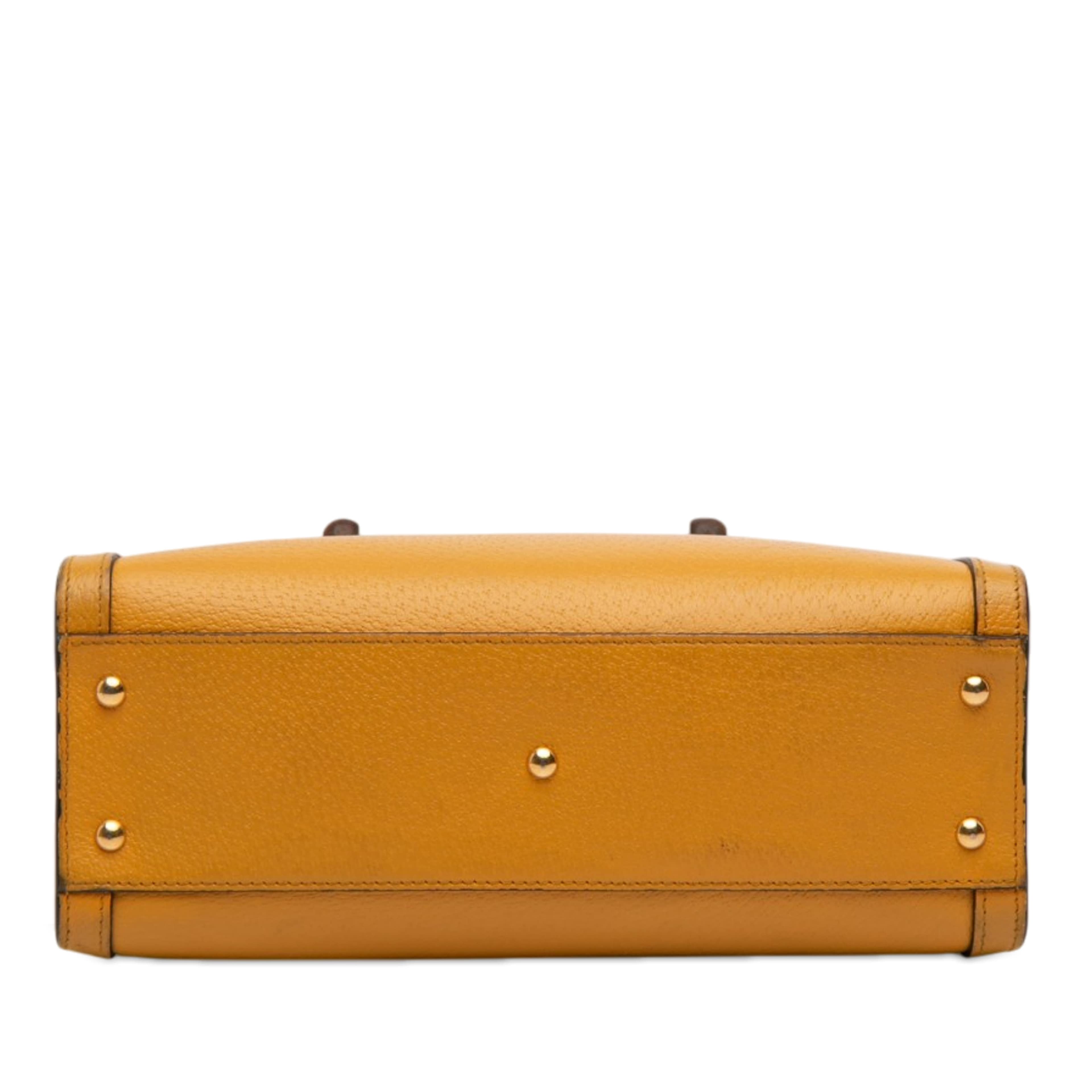 Gucci Medium Leather Bamboo Diana Satchel, från Luxclusif, i färgen yellow. Klicka för att öppna bilden i stort format