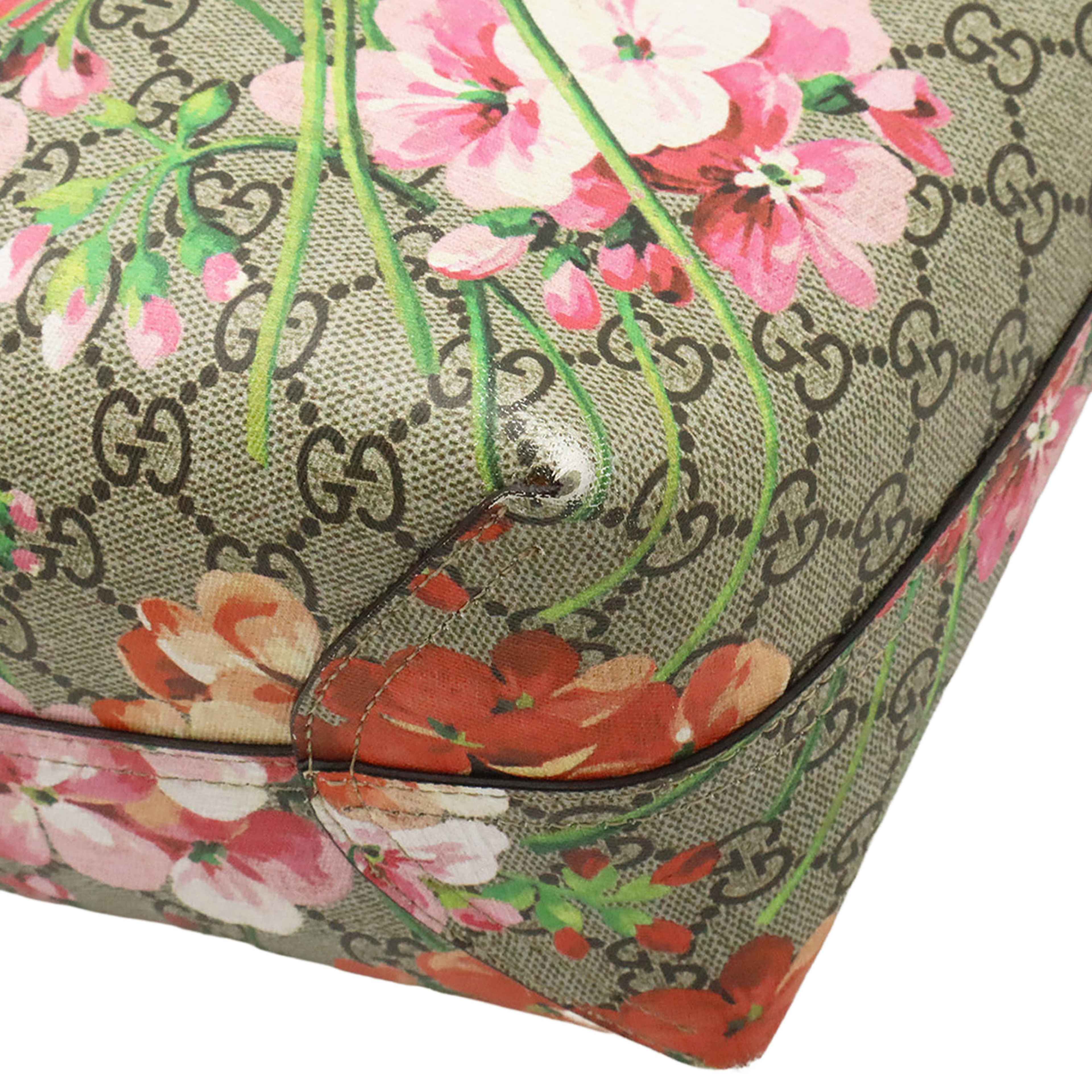 Gucci Gg Supreme Blooms Reversible Tote, från Luxclusif, i färgen beige. Klicka för att öppna bilden i stort format