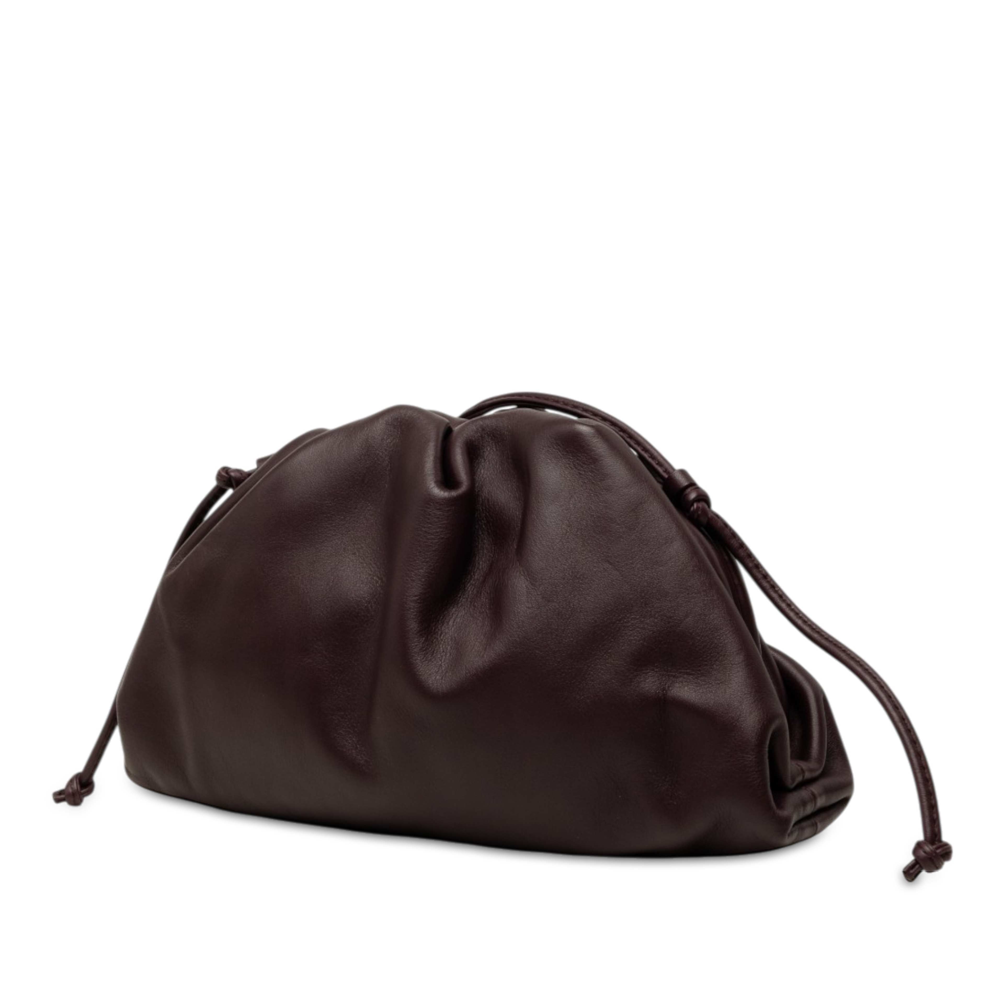 Bottega Veneta Lambskin The Mini Pouch Crossbody, från Luxclusif, i färgen purpur. Klicka för att öppna bilden i stort format