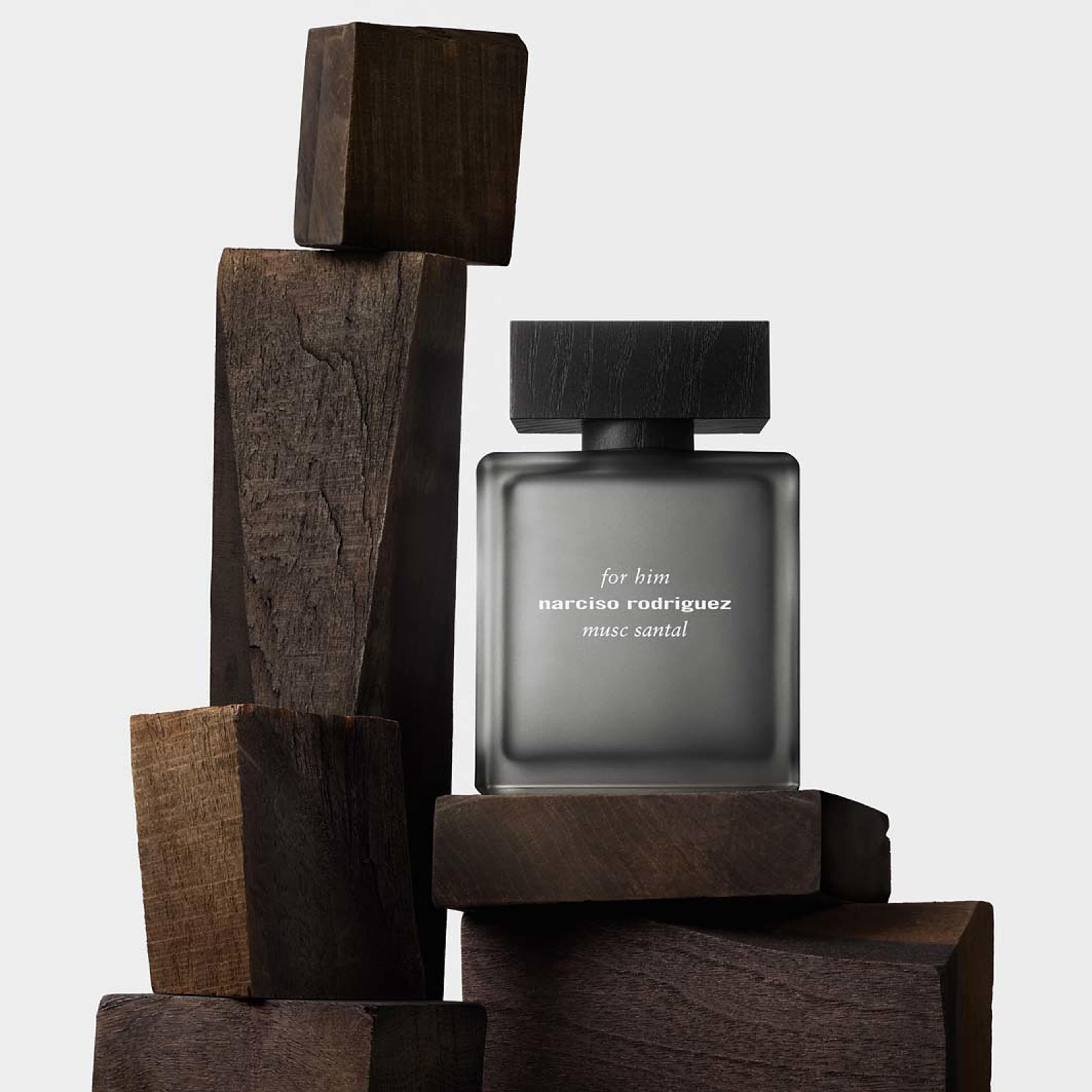 For Him Musc Santal EdP Intense, från Narciso Rodriguez. Klicka för att öppna bilden i stort format